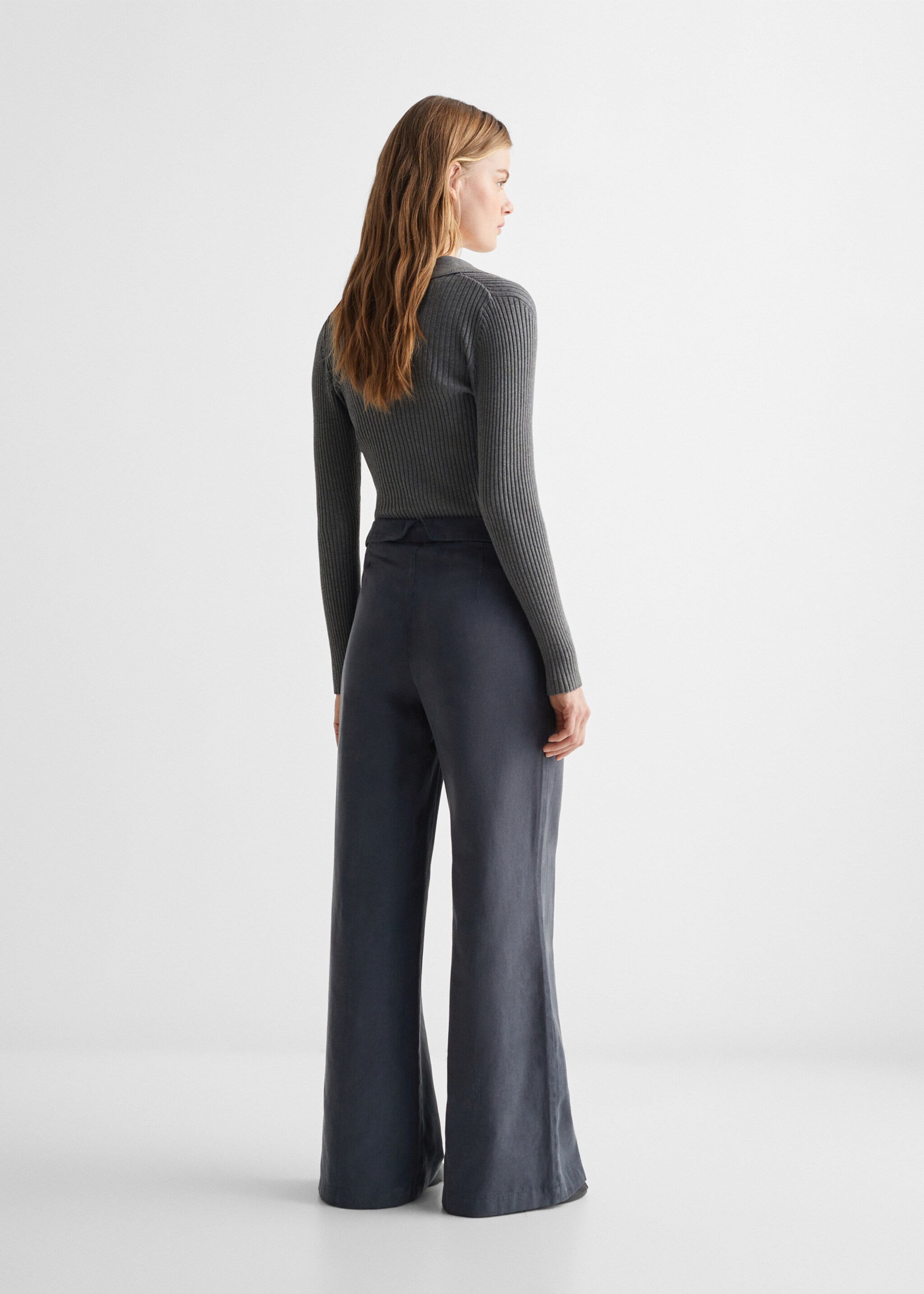 Broek met omgeslagen tailleband - Achterkant van het artikel
