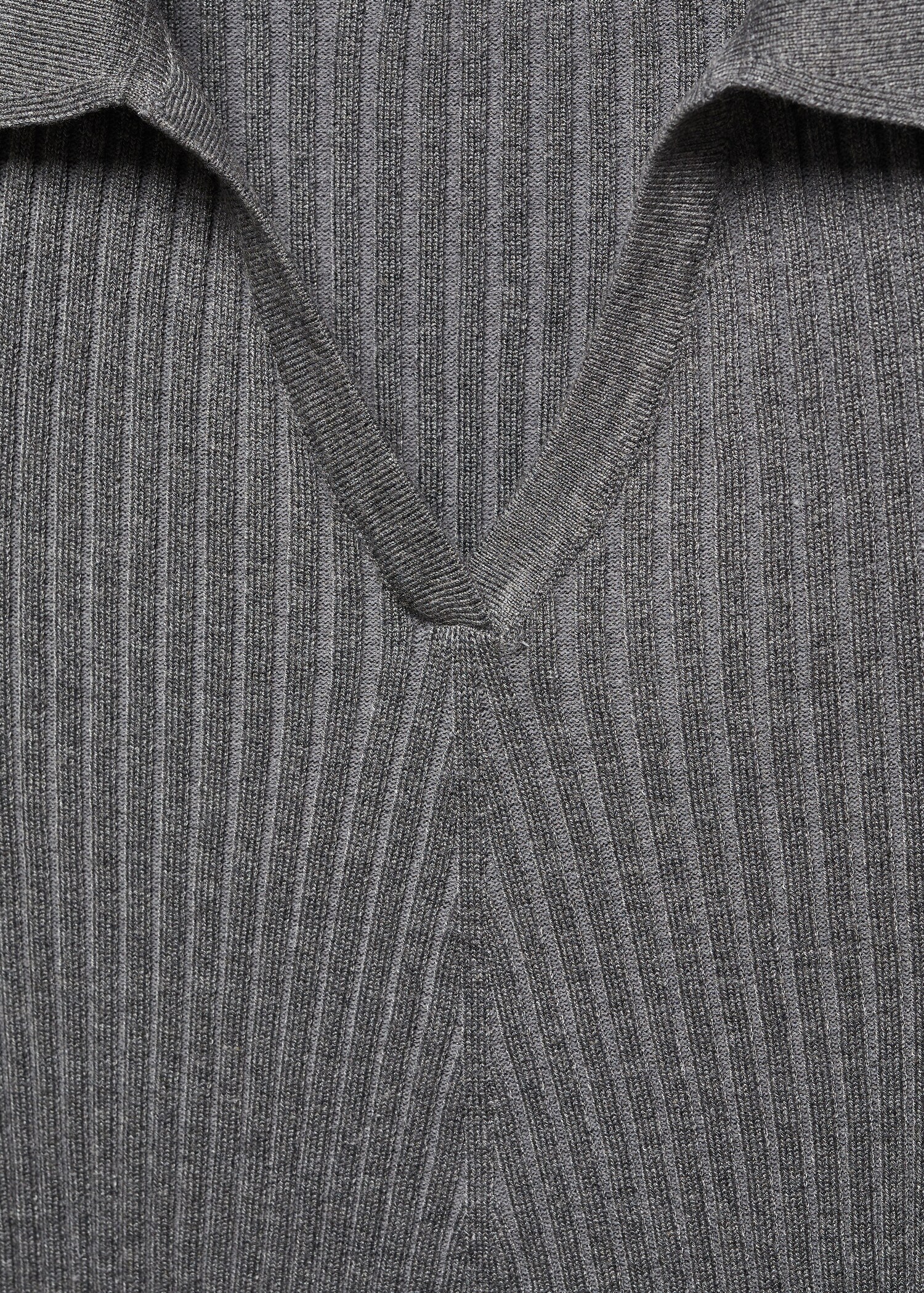 Gerippter Pullover mit Poloshirt-Kragen - Detail des Artikels 8
