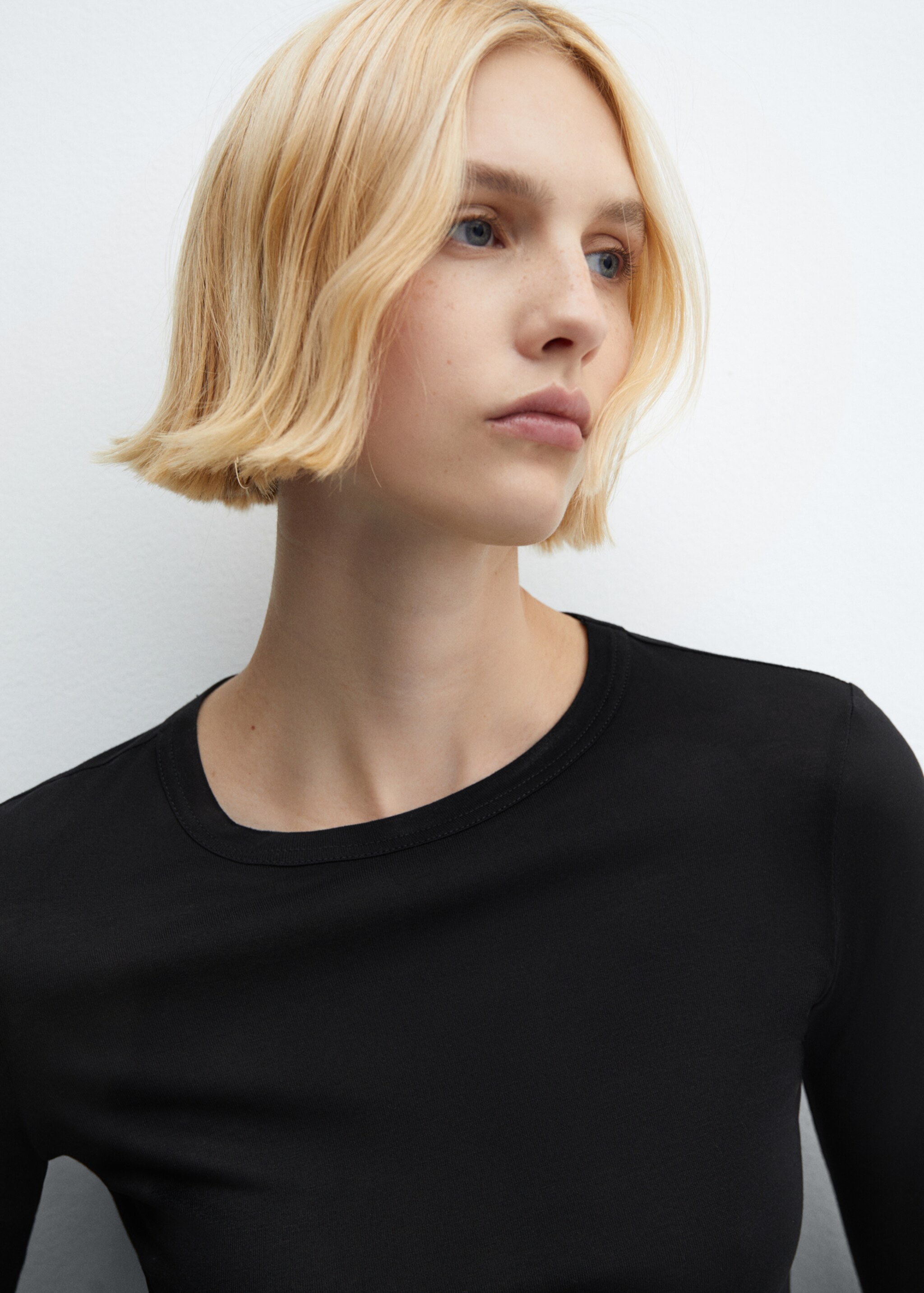 Round-neck long-sleeved t-shirt - Details of the article 1, Black. Ref: 67052922-00.