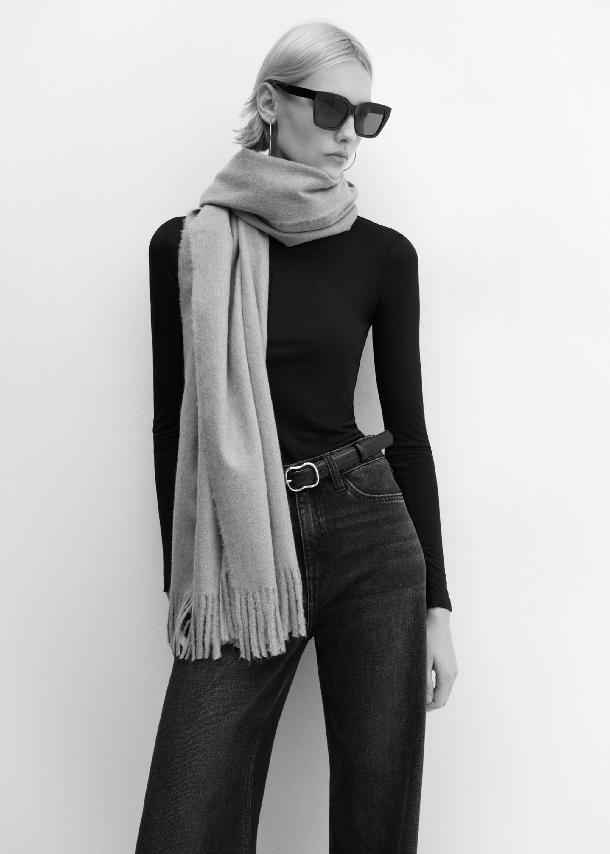 Round-neck long-sleeved t-shirt - Details of the article 2, Black. Ref: 67052922-00.