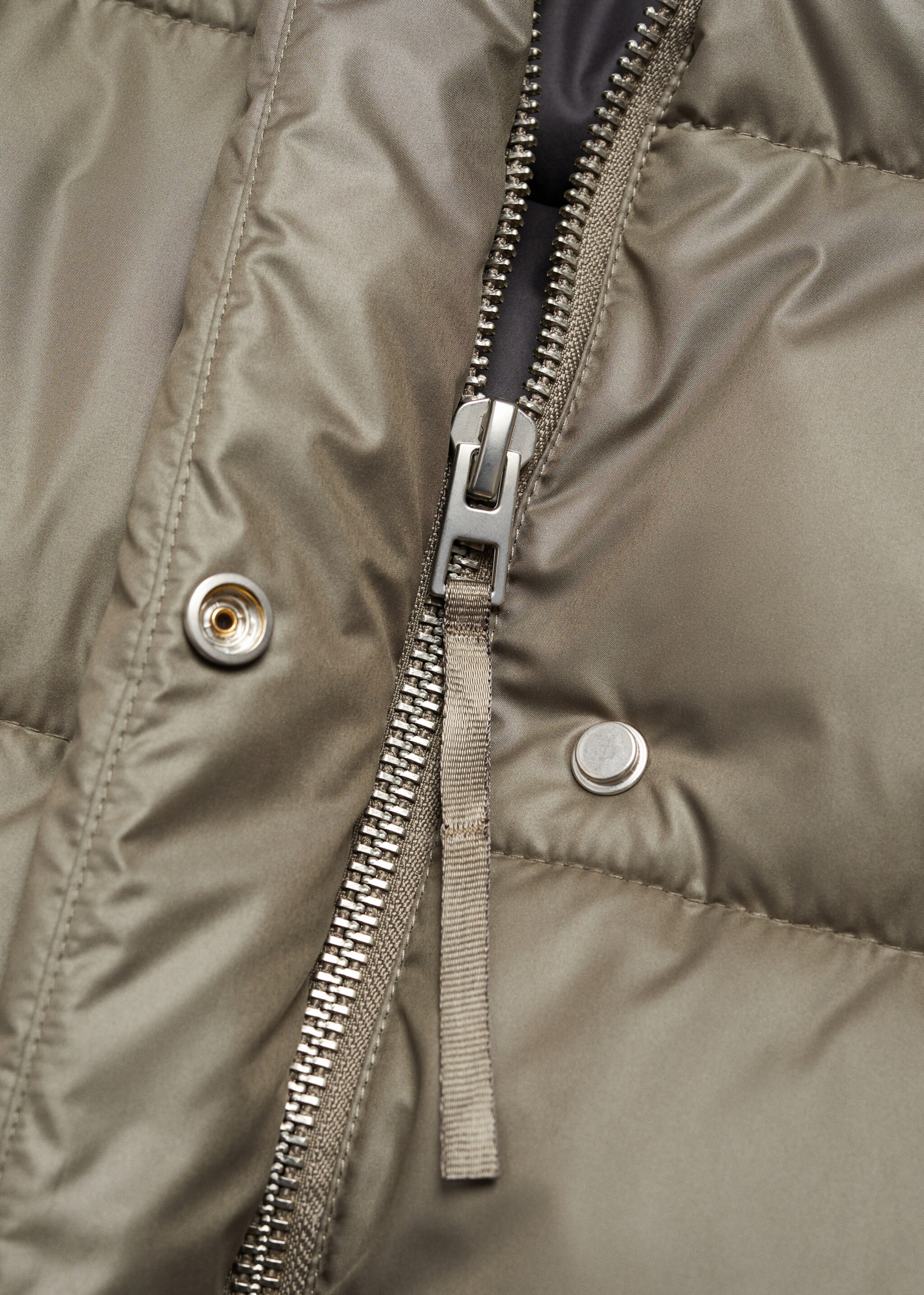 Steppanorak mit abnehmbarer Kapuze - Detail des Artikels 0, Khaki. Ref: 67053263-00.