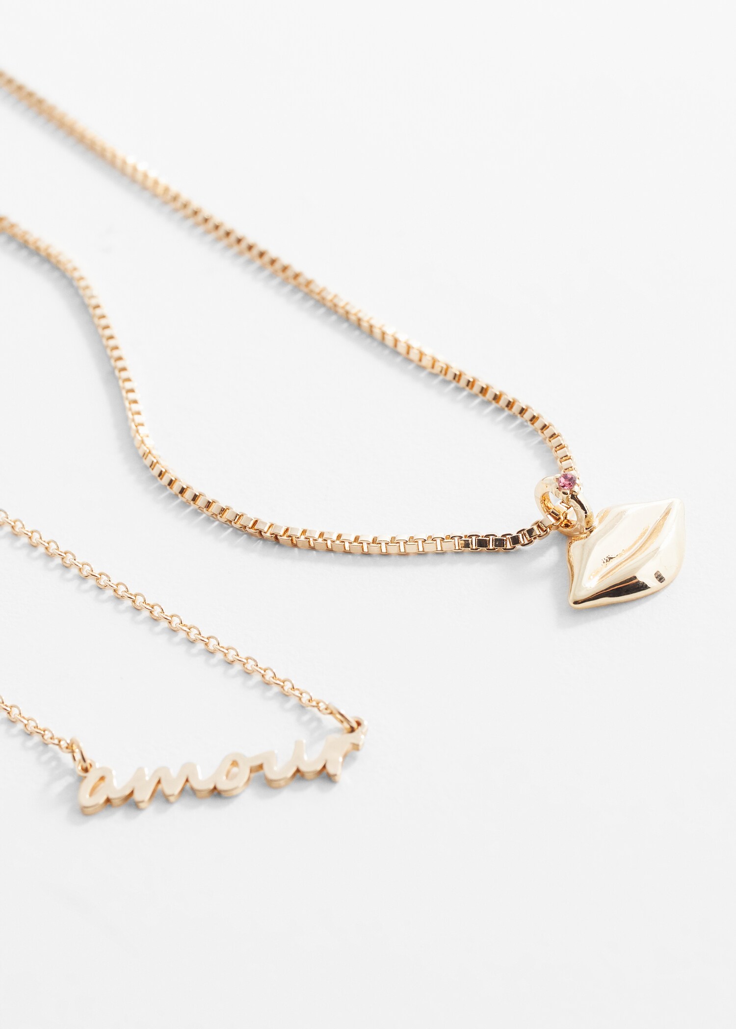 Collar doble labios - Plano medio