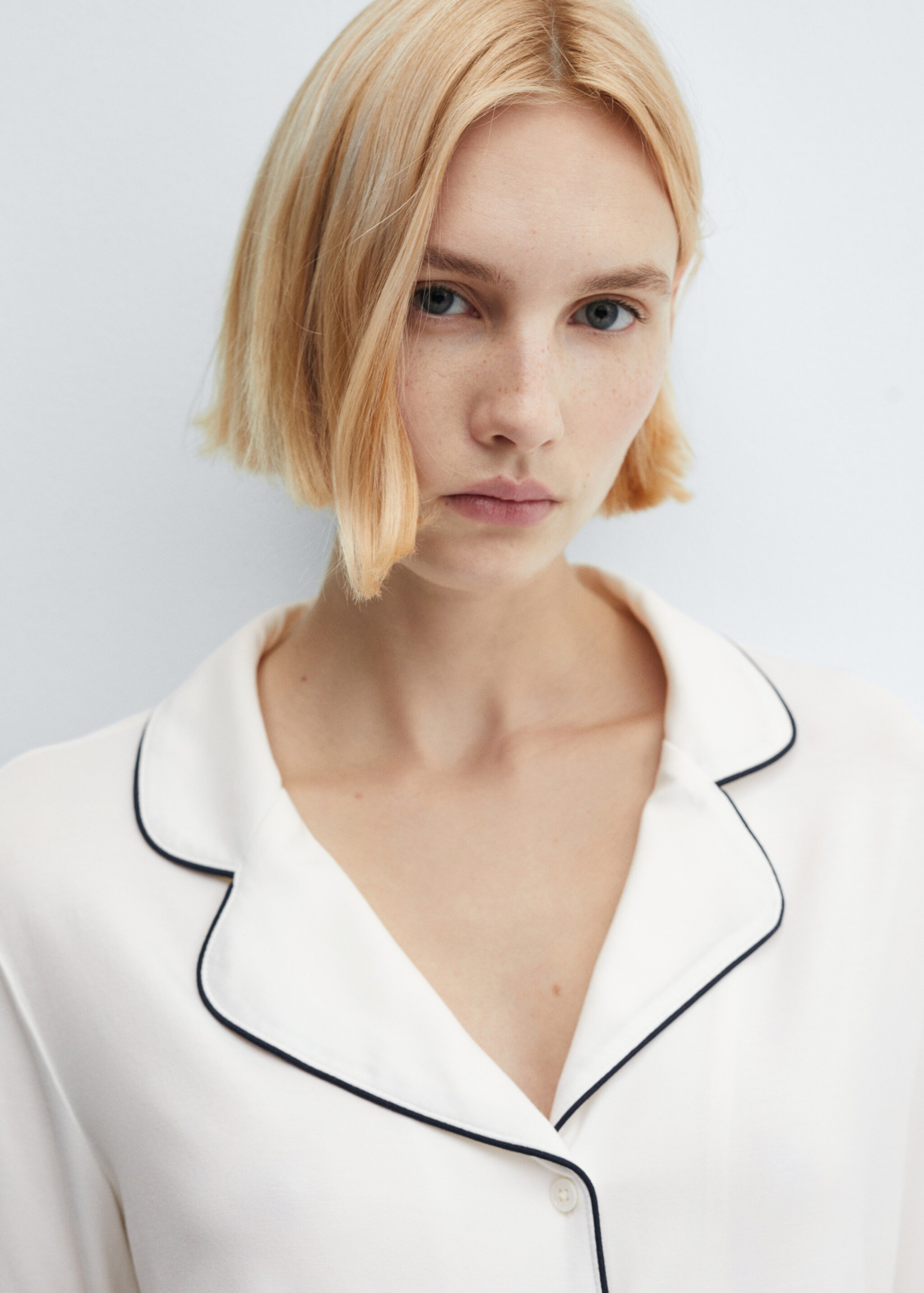 Pyjama shirt with trim - Details of the article 1, White. Ref: 67054020-00.