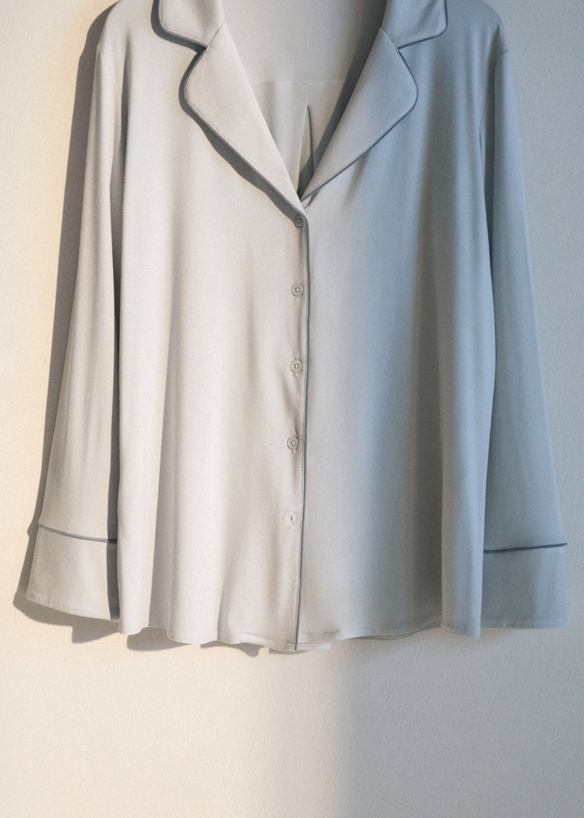 Pyjama shirt with trim - Details of the article 6, Light Heather Grey. Ref: 67054020-00.