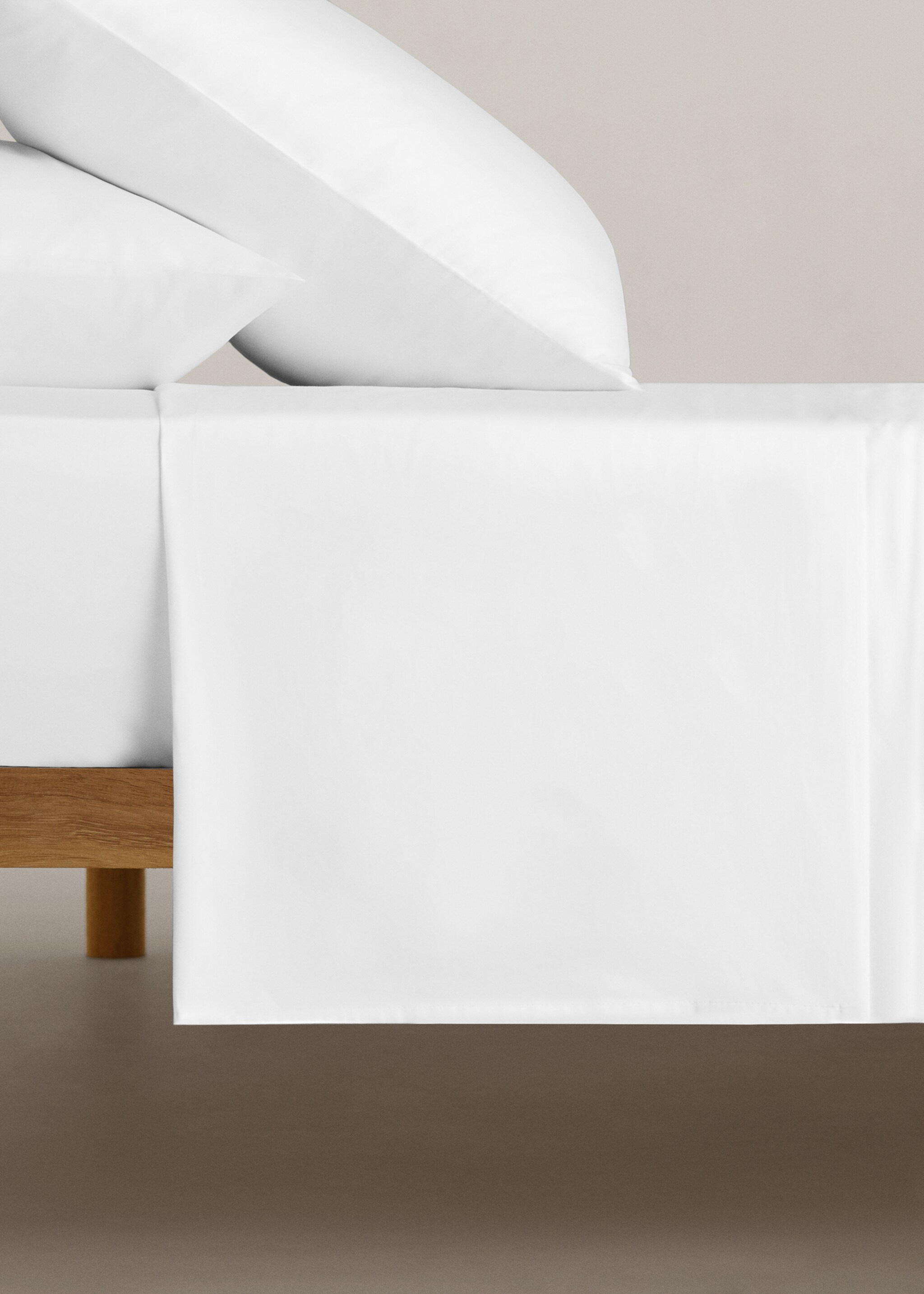 Satin fitted sheet for queen bed - Article without model, White. Ref: 67054053-00.