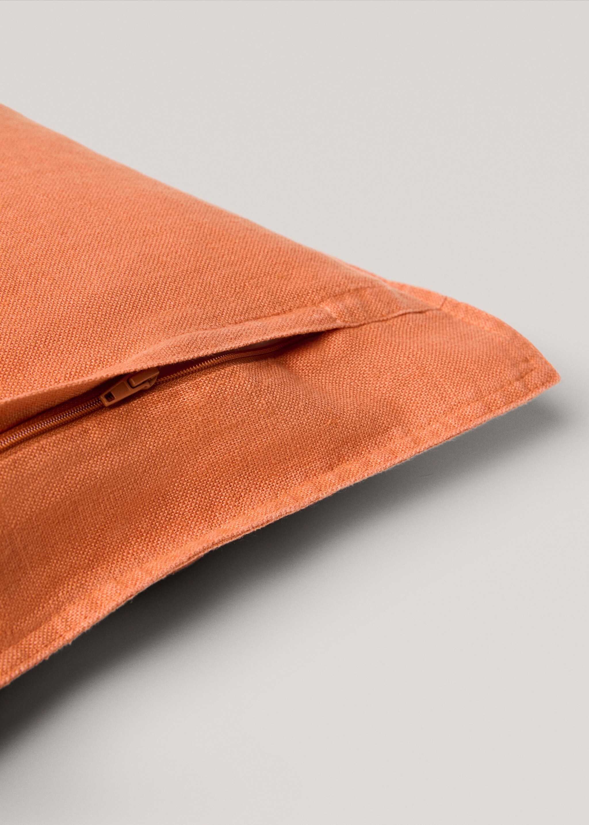 Kissenbezug aus 100 % Leinen 45 x 45 cm - Detail des Artikels 2, Orange. Ref: 67054068-00.