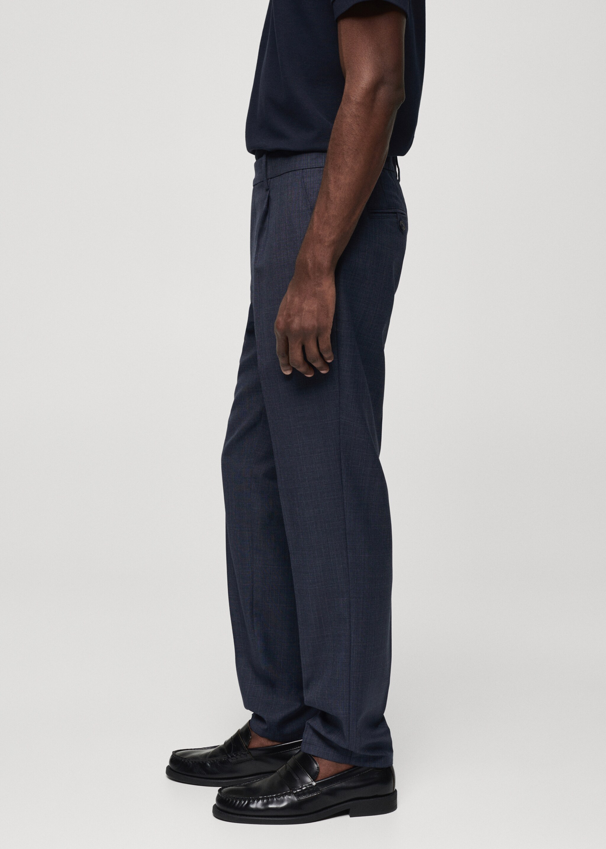 Cold wool trousers with pleat detail - Details of the article 2
