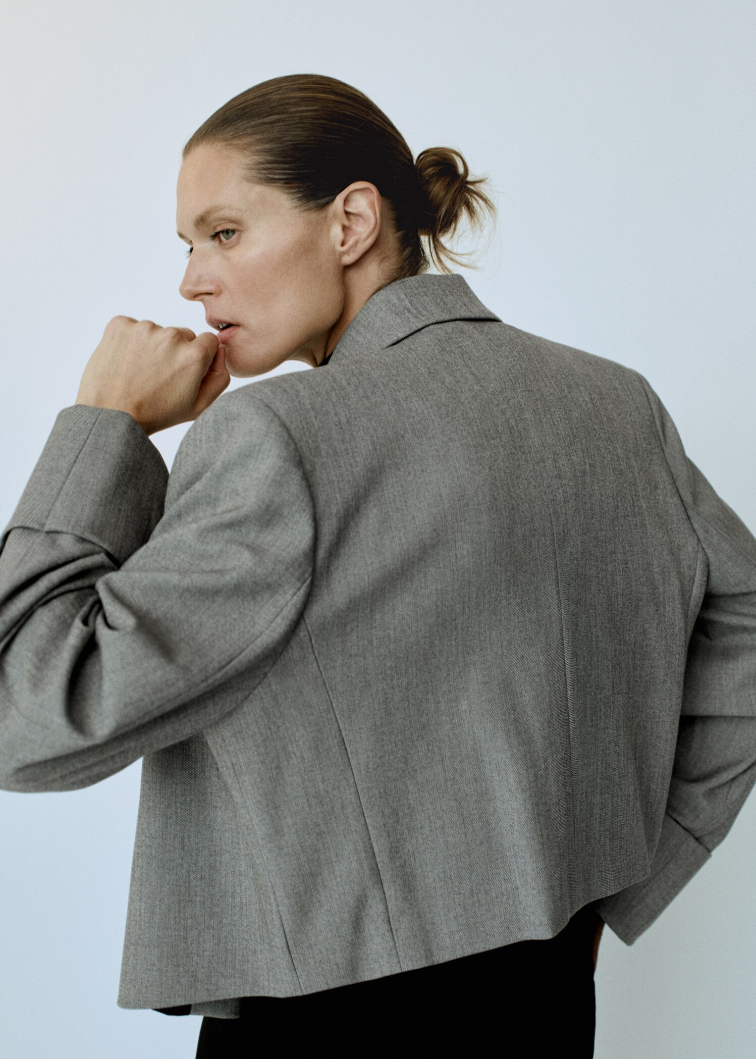 Cropped suit jacket - Details of the article 9
