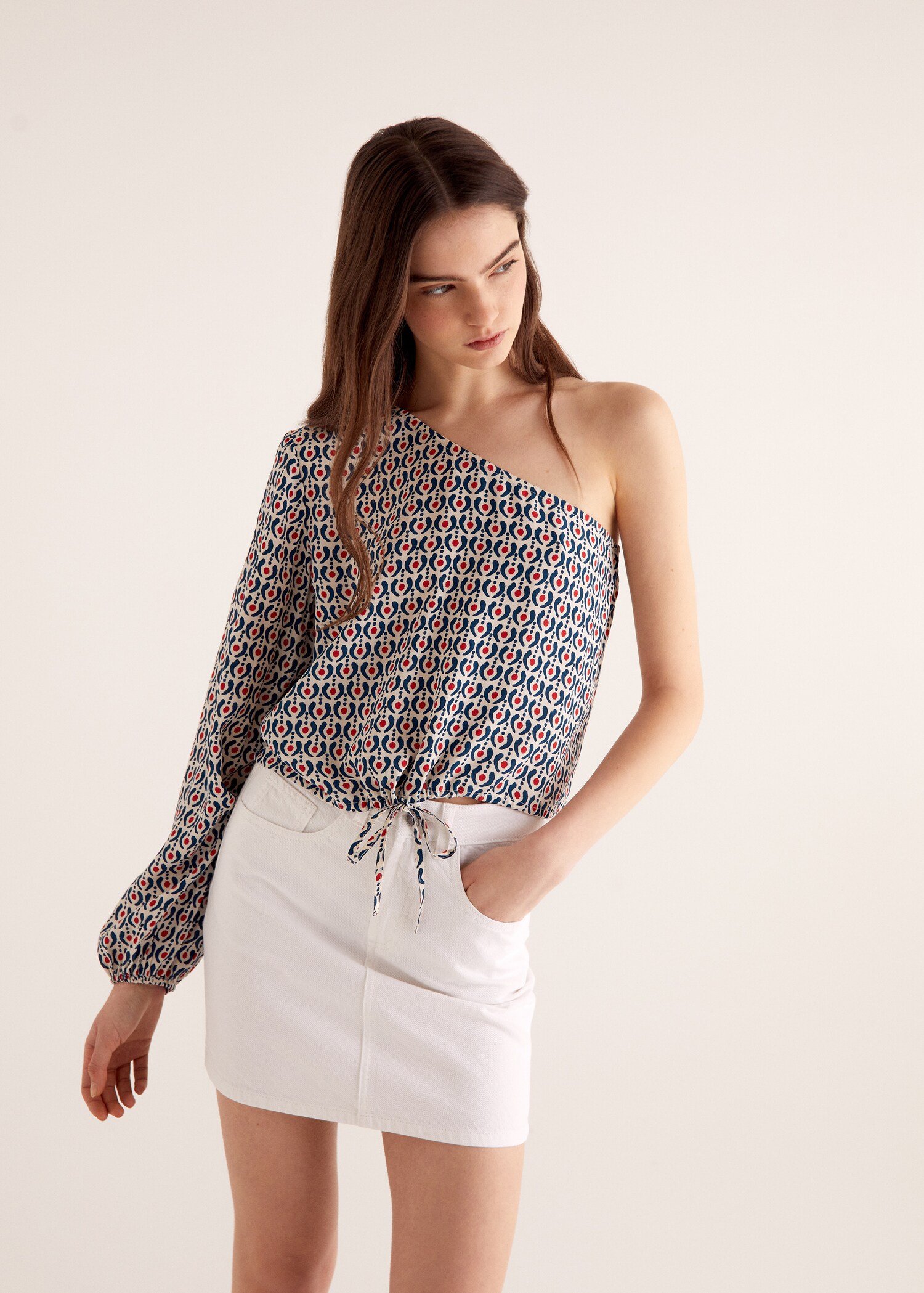 Asymmetrische Bluse mit Motiv - Detail des Artikels 5