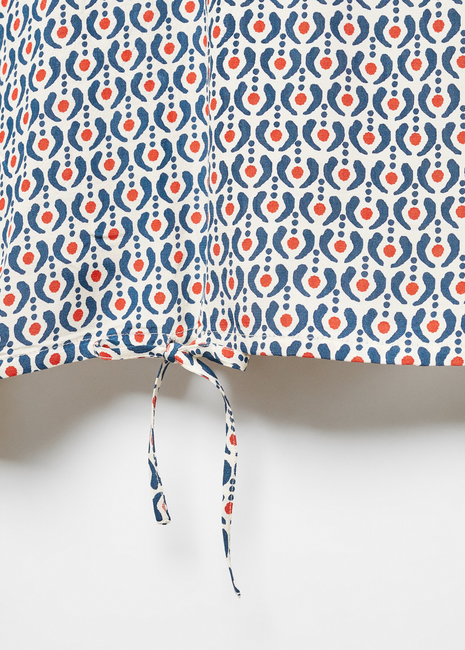 Asymmetrische Bluse mit Motiv - Detail des Artikels 8