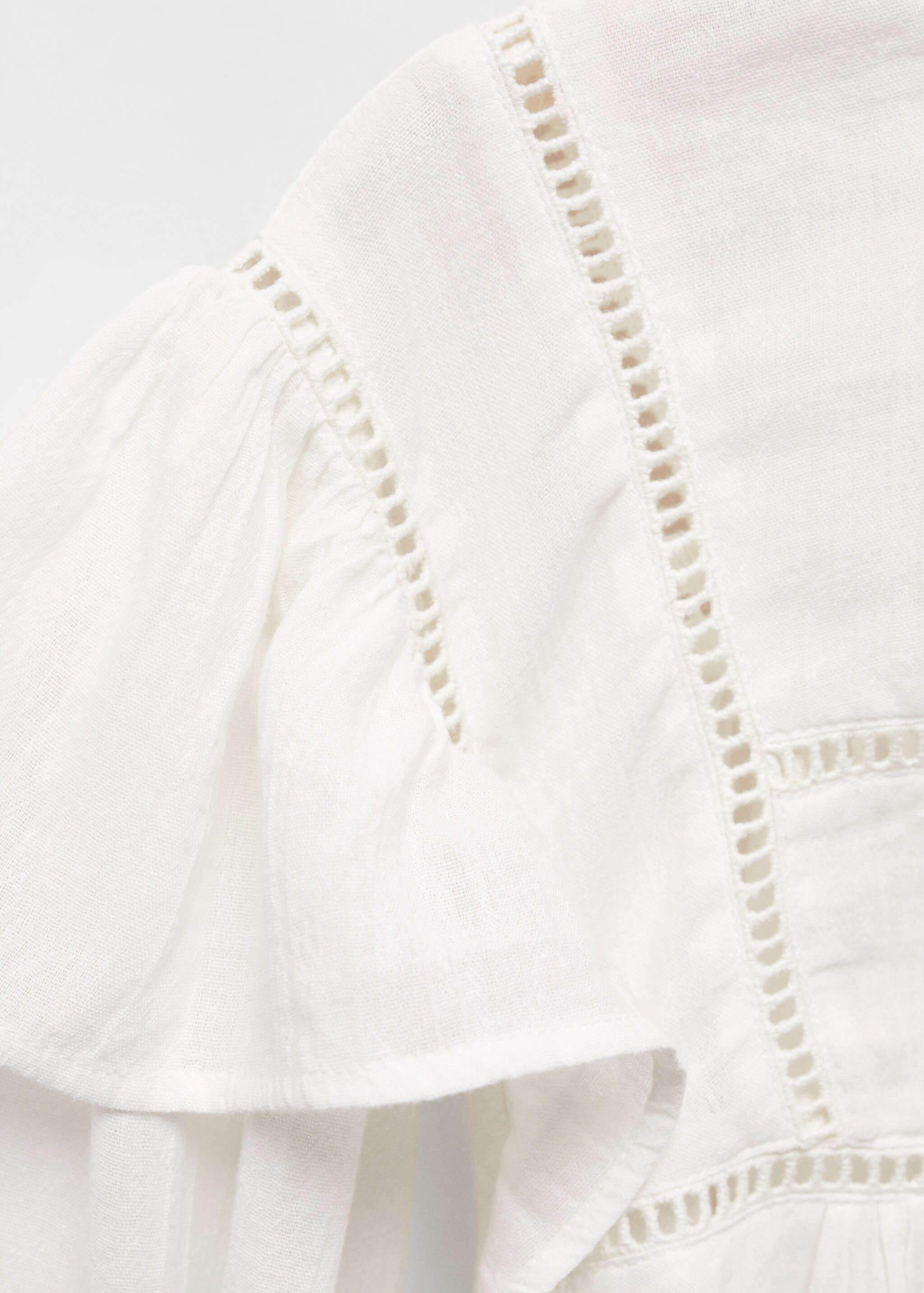 Blusa algodón volante - Detalle del artículo 8, Crudo. Ref: 67054476-00.