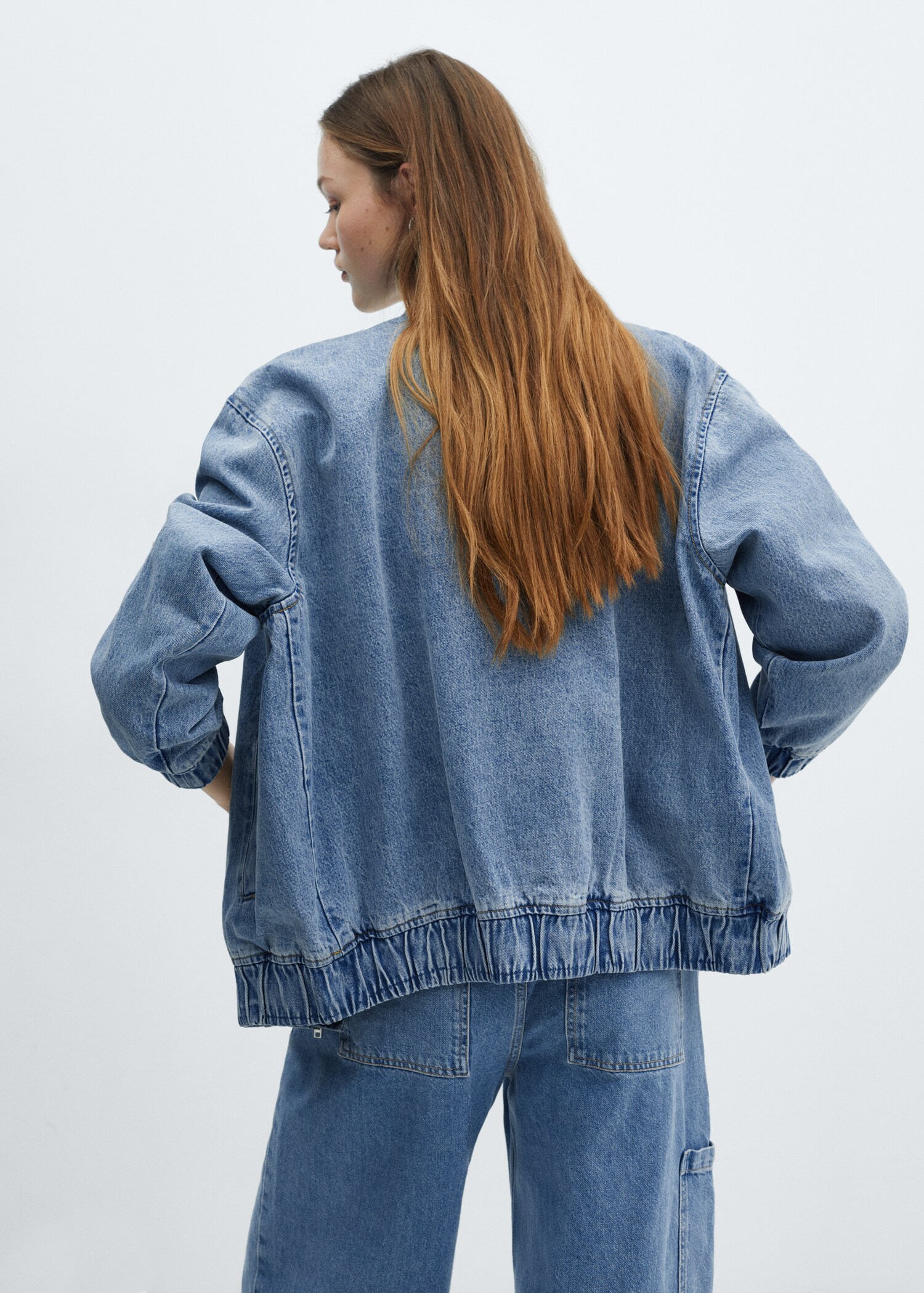 Bomberjacka i denim - Artikelns baksida