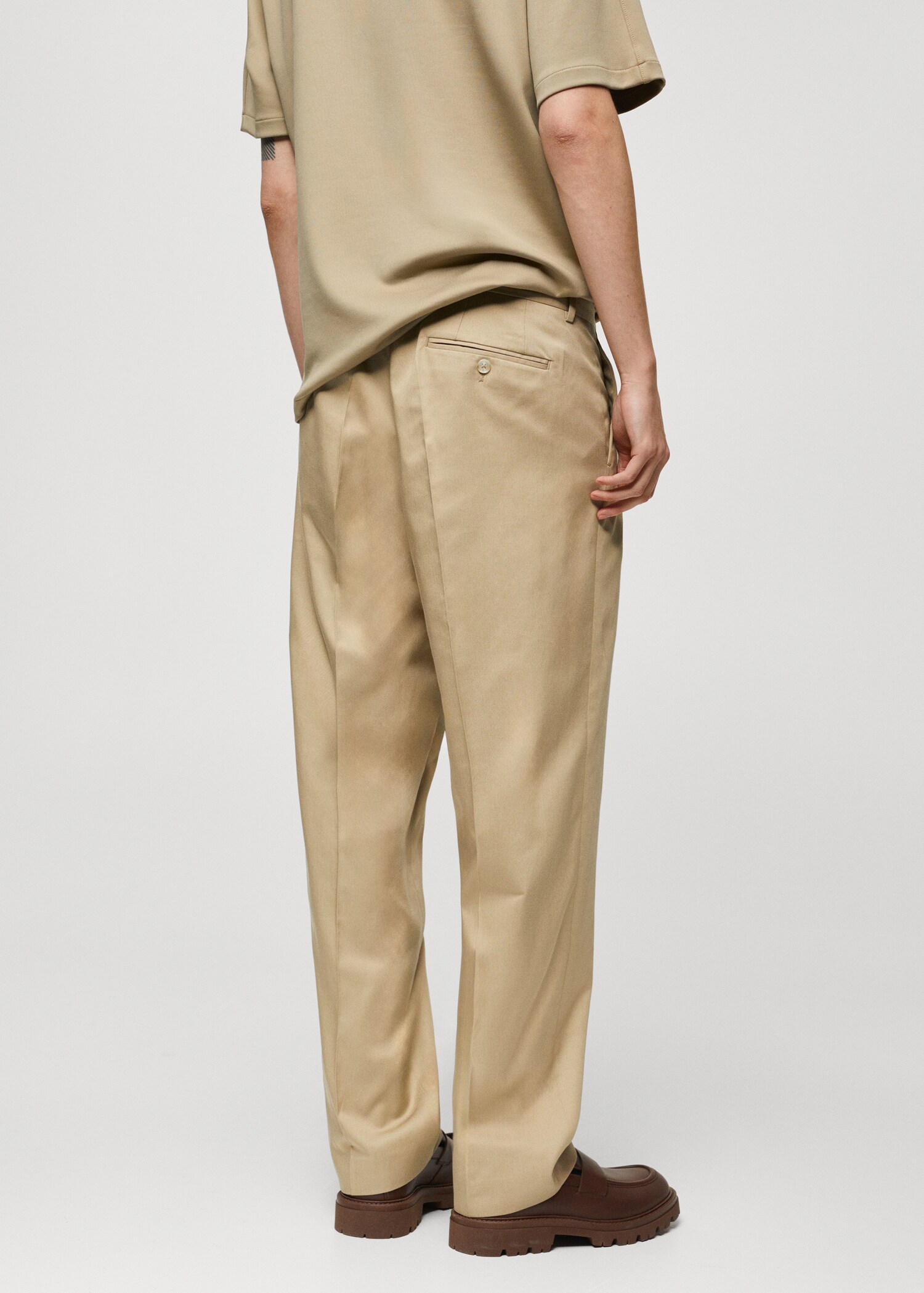 Relaxed-fit suit trousers with pleats - Reverse of the article