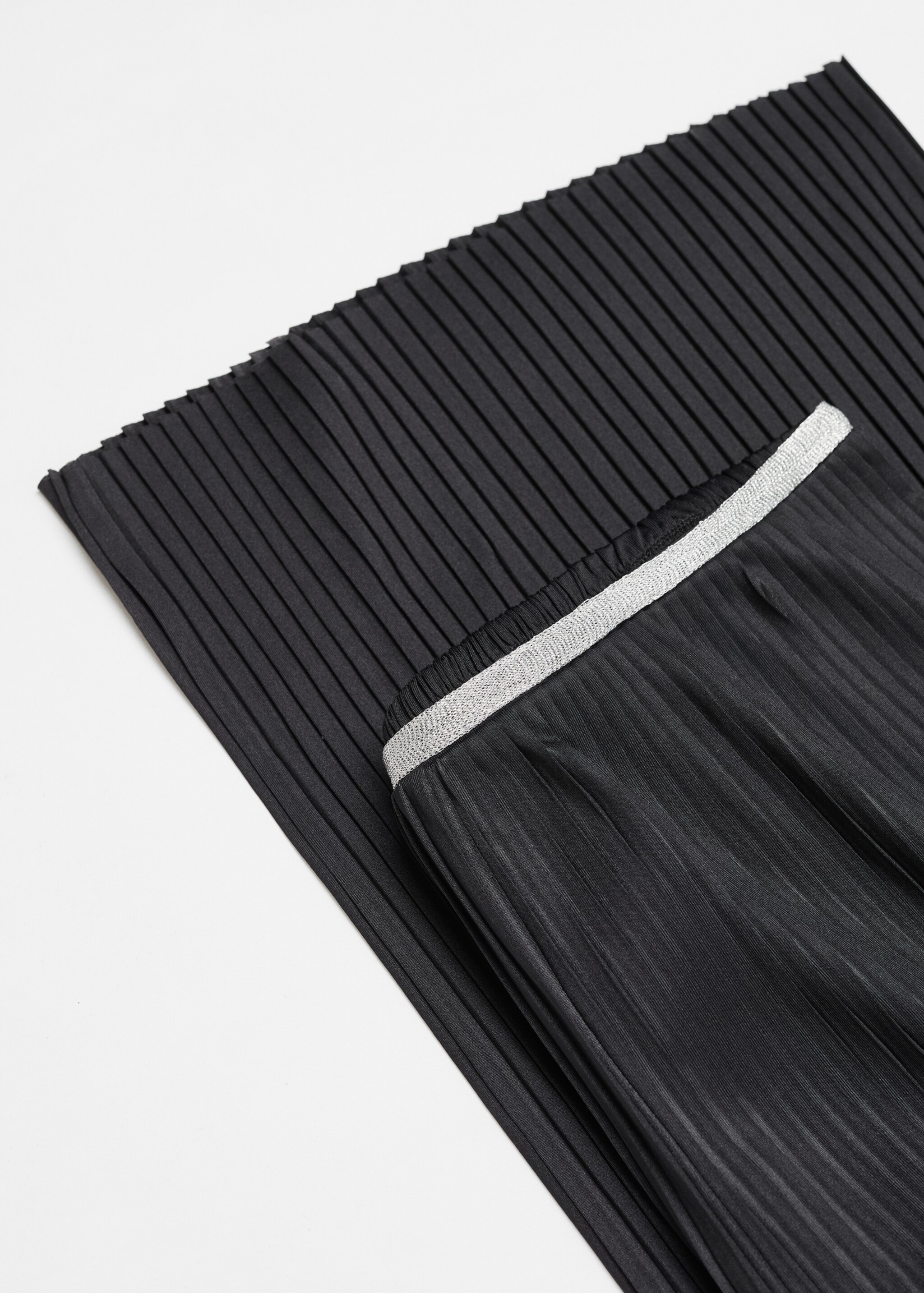 Pleated wide-leg trousers - Details of the article 8