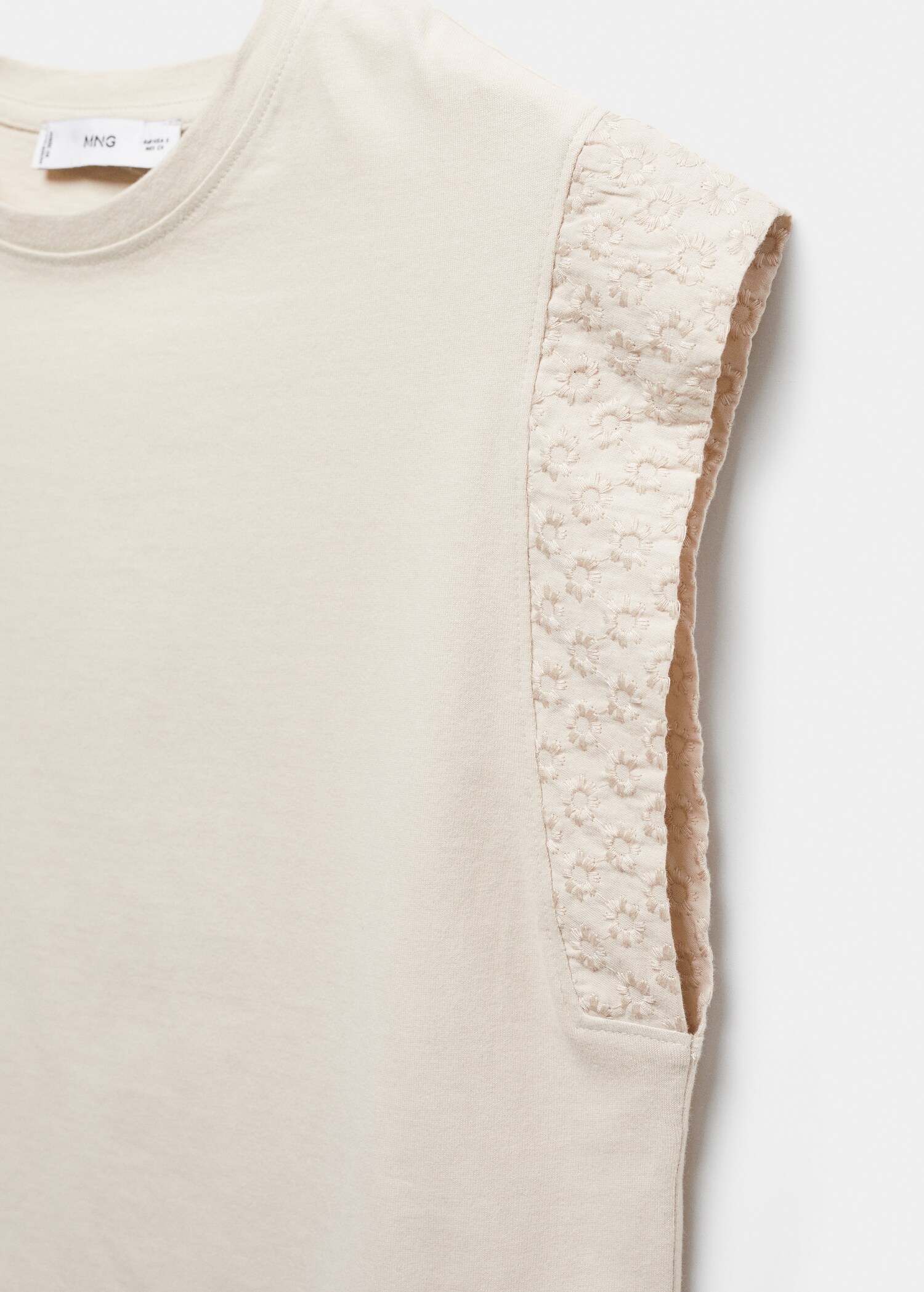 Embroidered sleeve T-shirt - Details of the article 8
