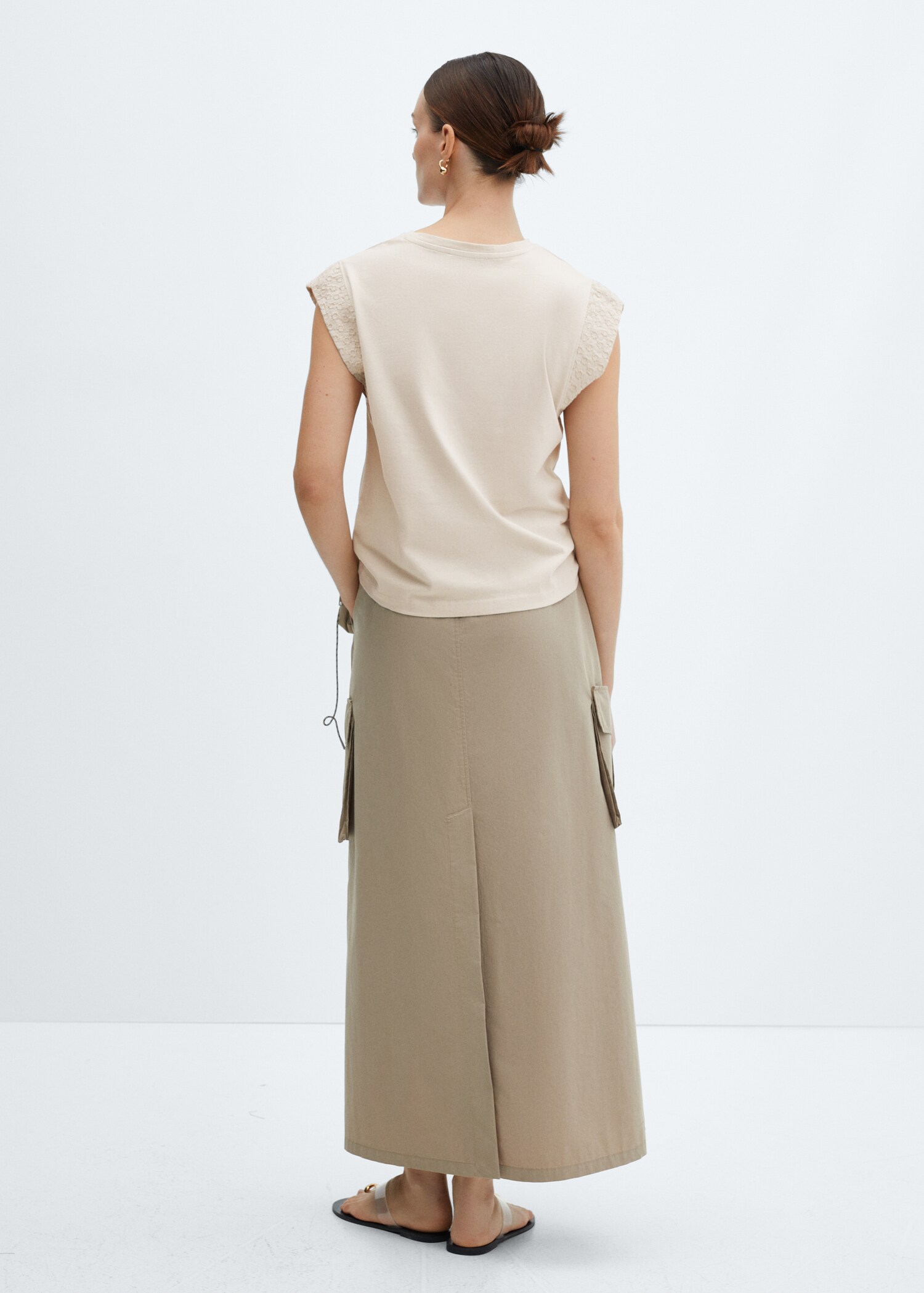 Embroidered sleeve T-shirt - Reverse of the article