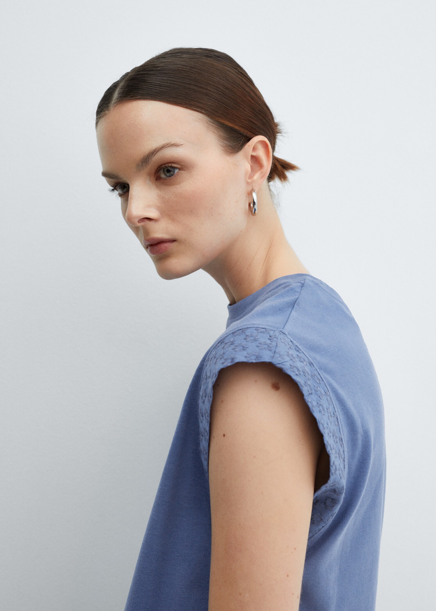 Embroidered sleeve T-shirt - Details of the article 1