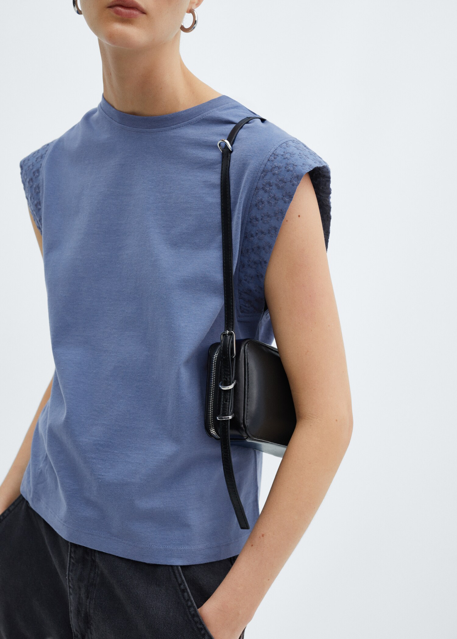Embroidered sleeve T-shirt - Details of the article 6