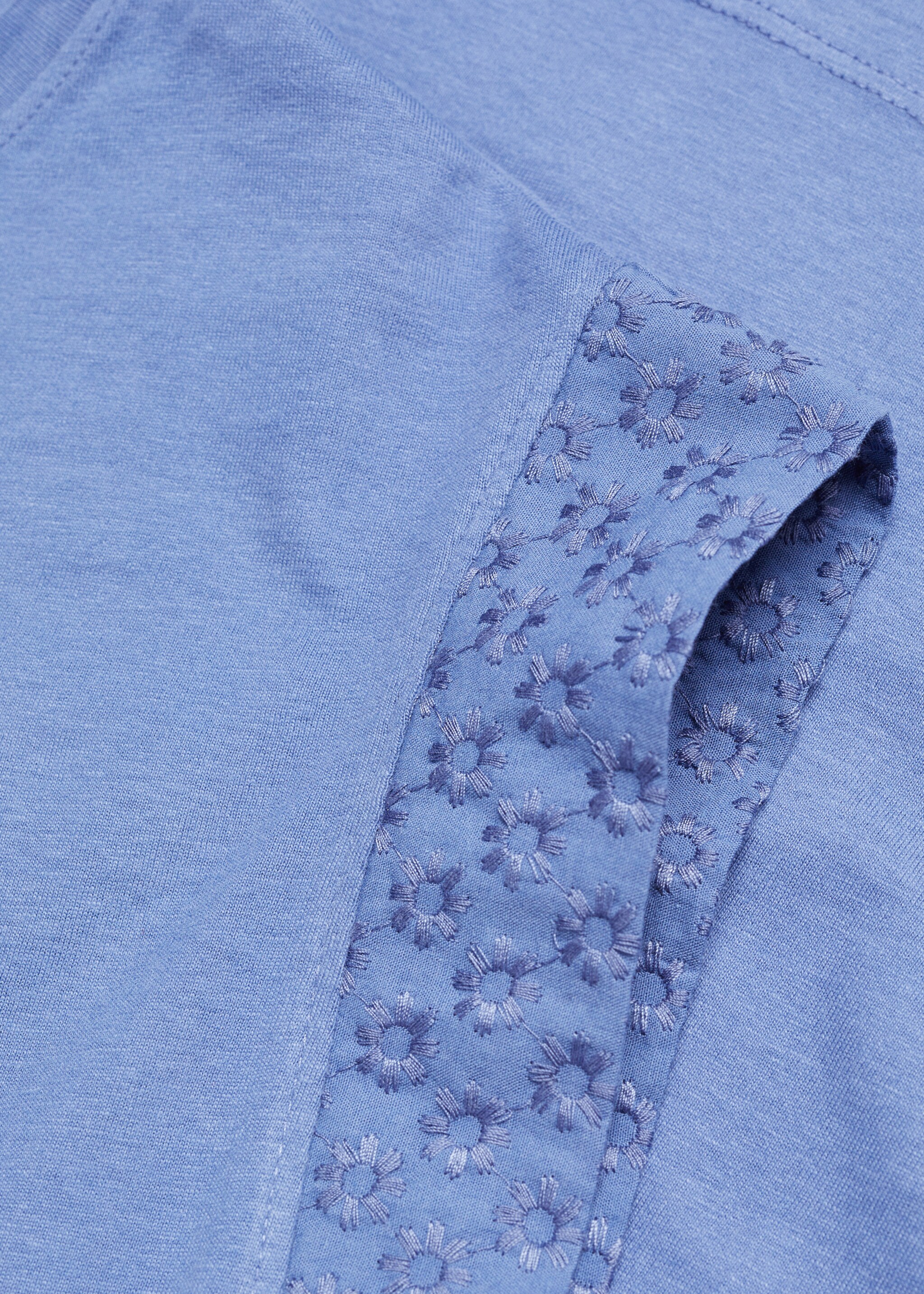 Embroidered sleeve T-shirt - Details of the article 8