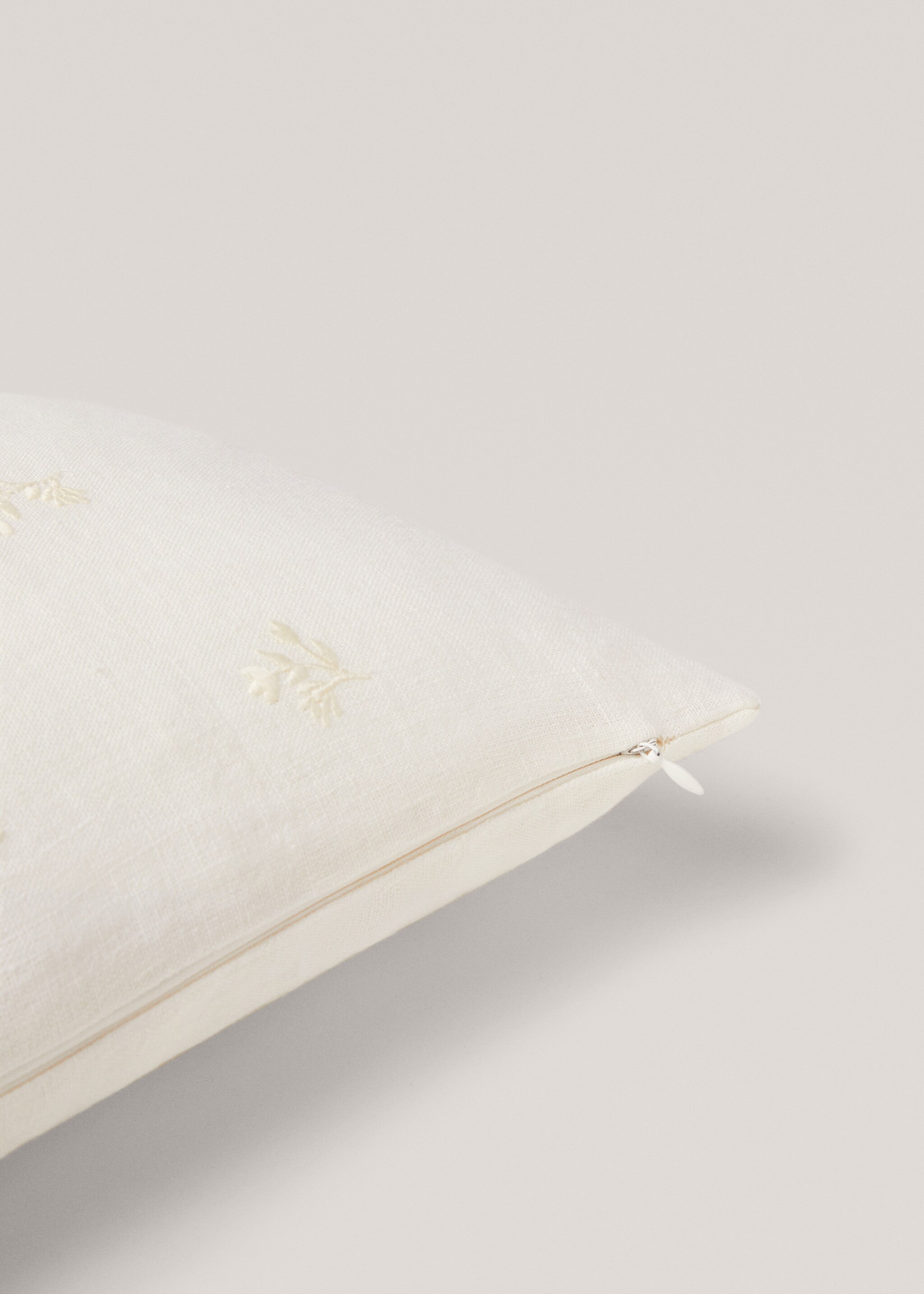 Kuddfodral 100% linne broderade blommor 35x90 cm - Detaljer om artikeln 1, Benvit. Ref: 67056014-00.