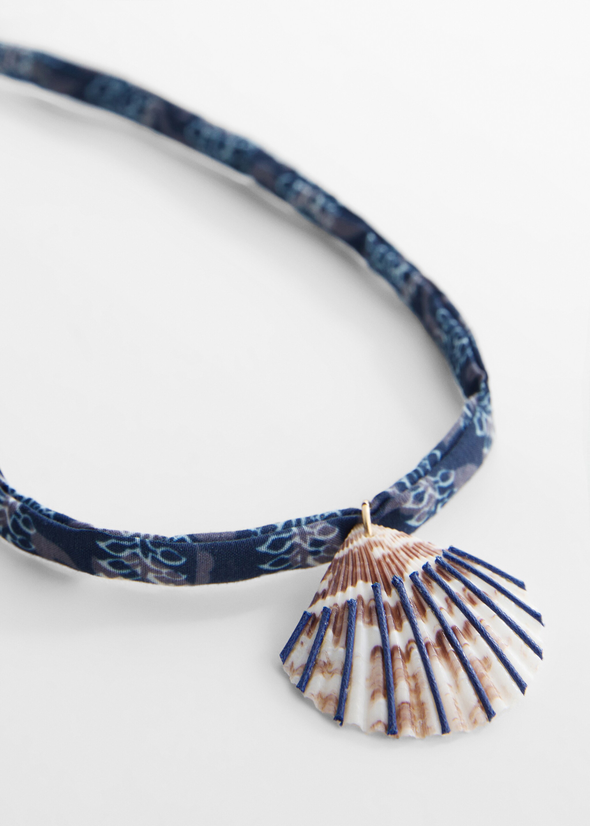 Shell necklace - Medium plane, Dark Navy. Ref: 67056048-00.