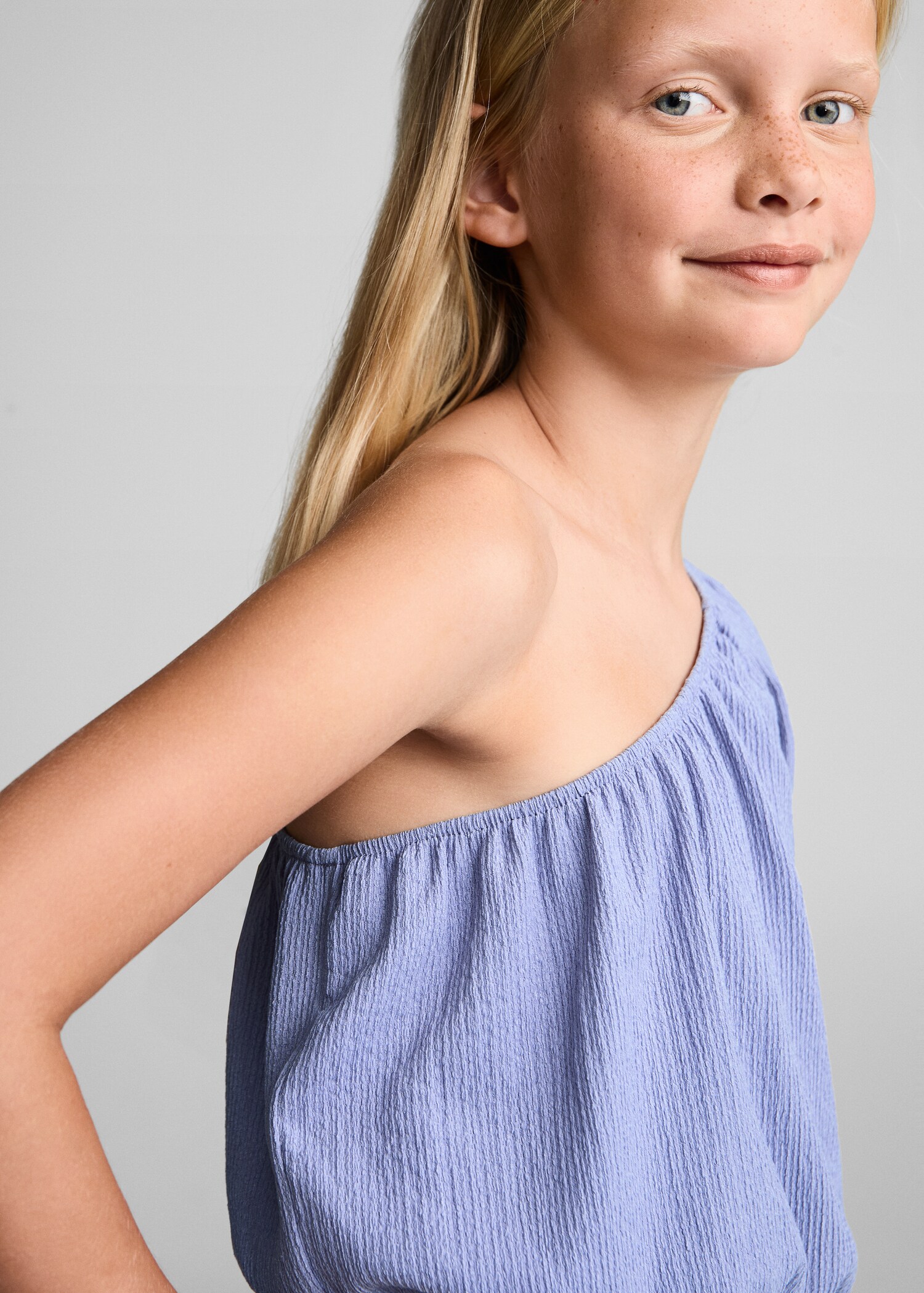 Textured asymmetrical t-shirt - Details of the article 1