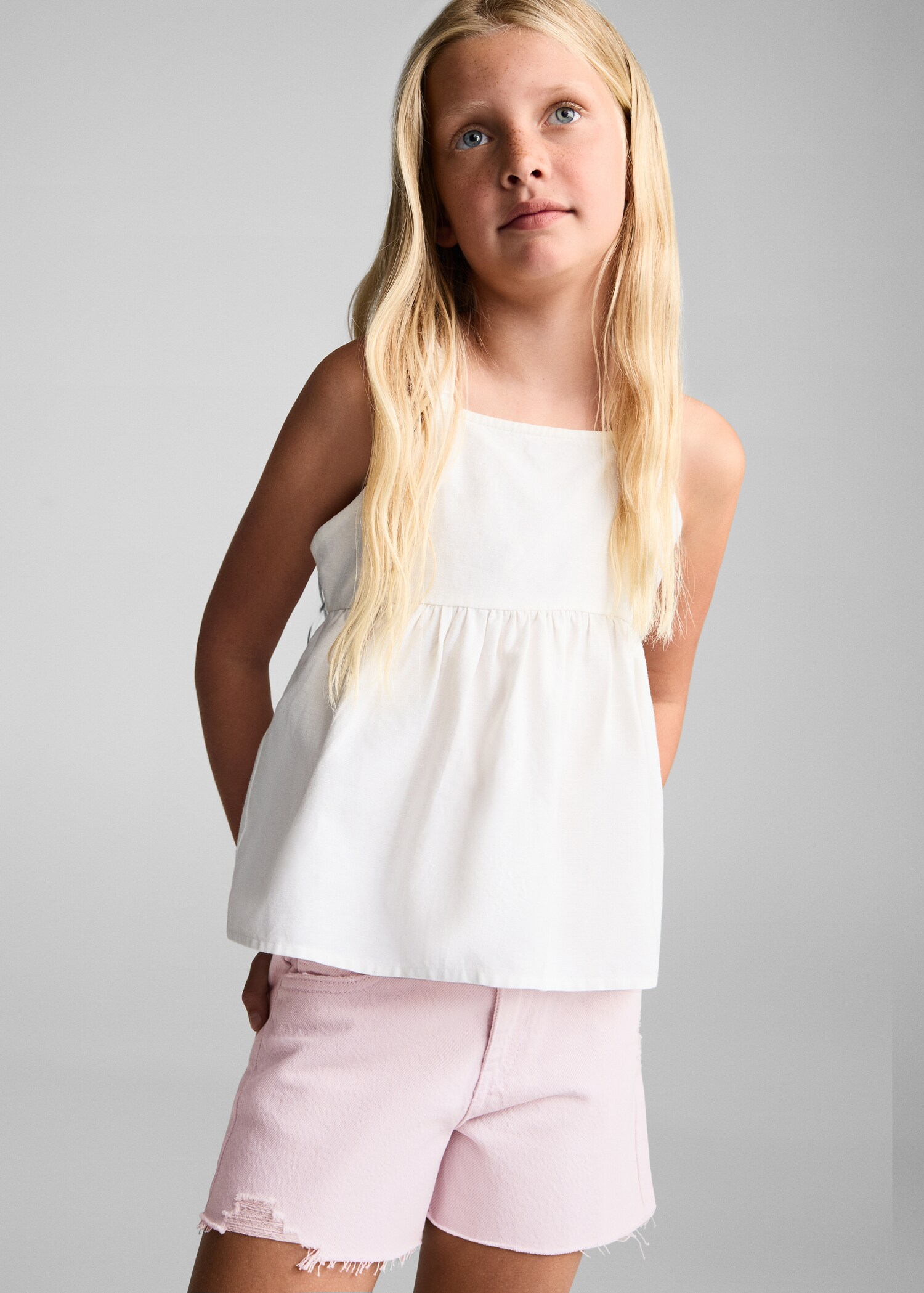 Jeansshorts mit Zierrissen - Detail des Artikels 1