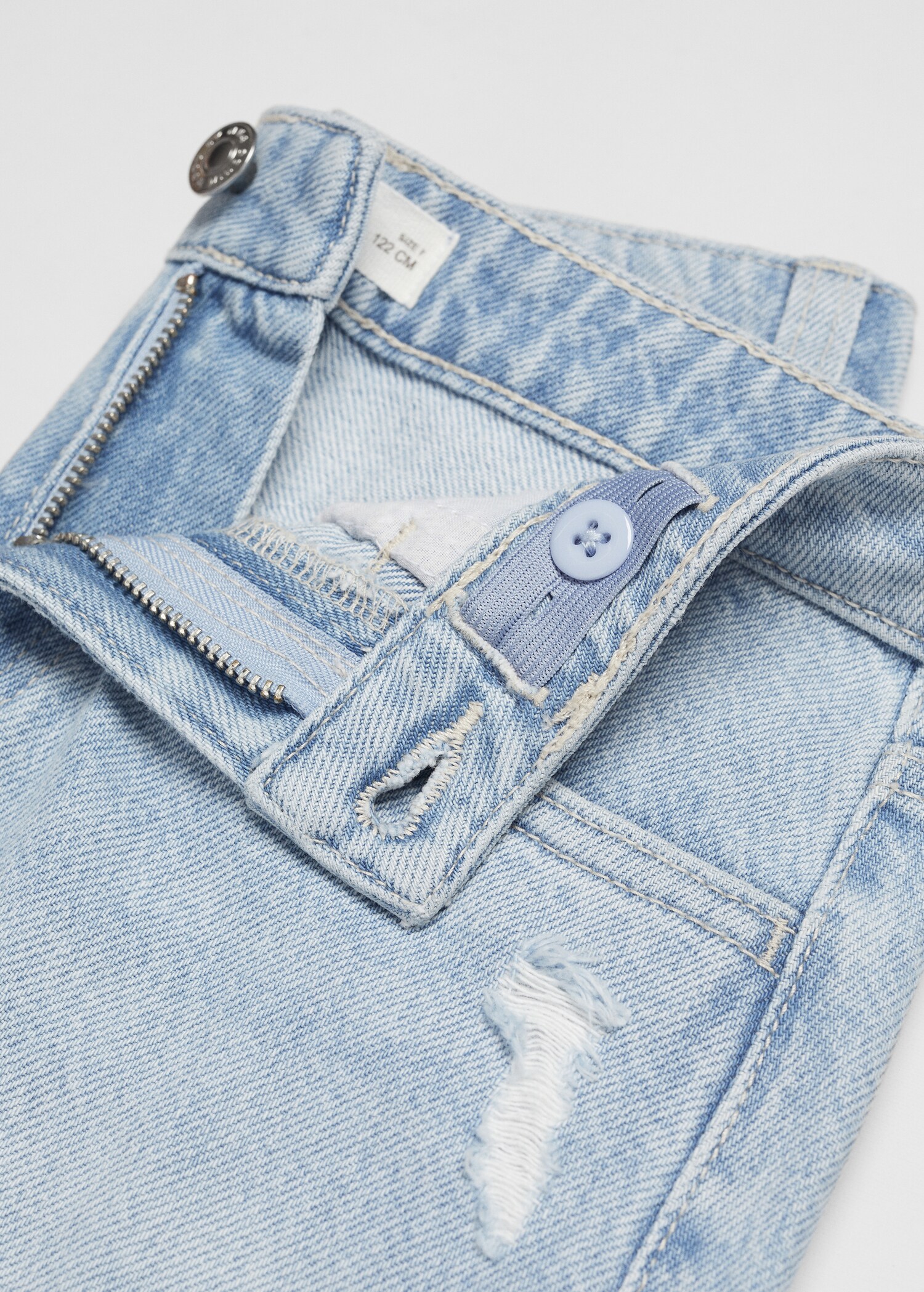 Jeansshorts mit Zierrissen - Detail des Artikels 8
