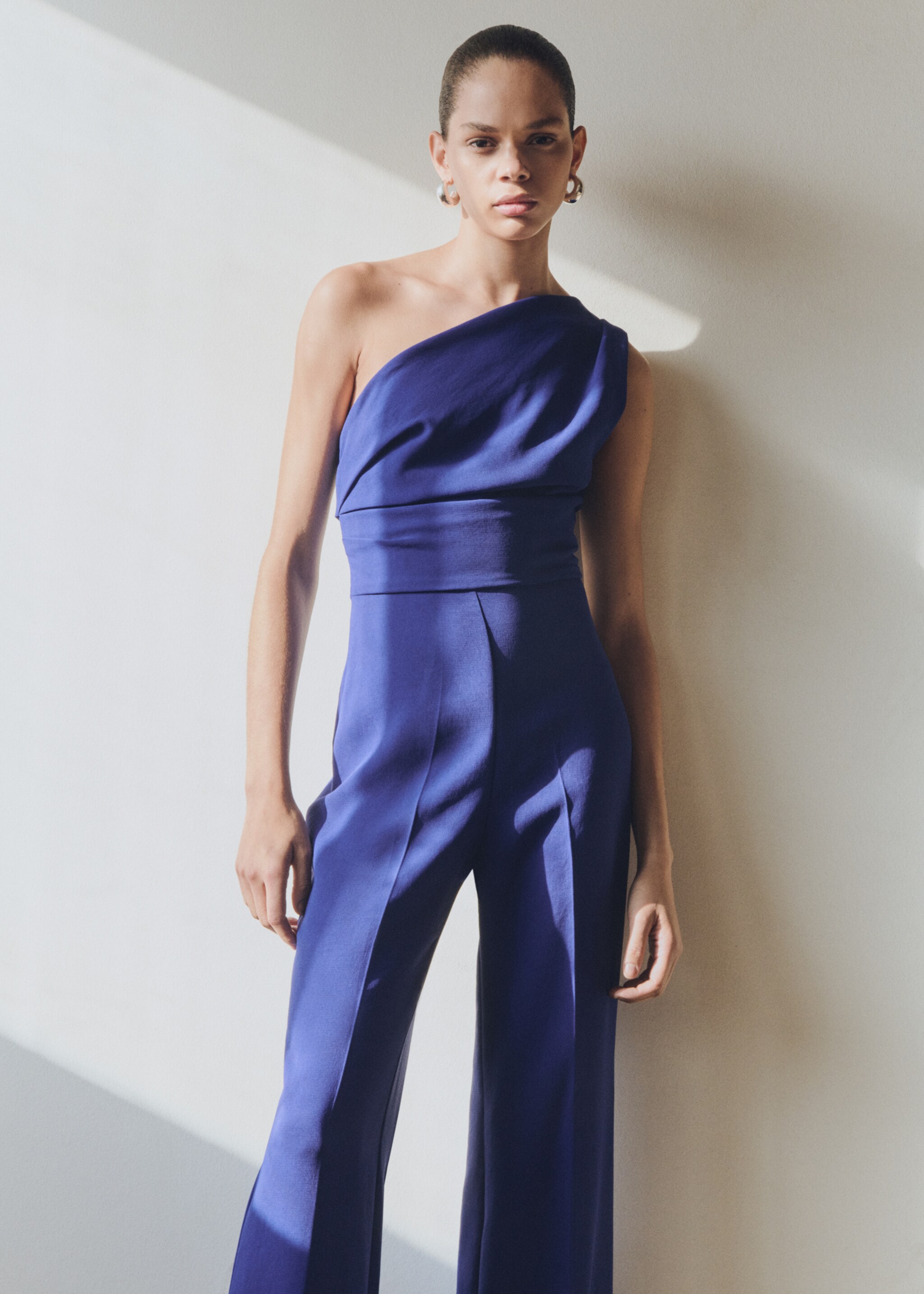 Asymmetric long jumpsuit - Details of the article 6, Blue. Ref: 67056335-00.
