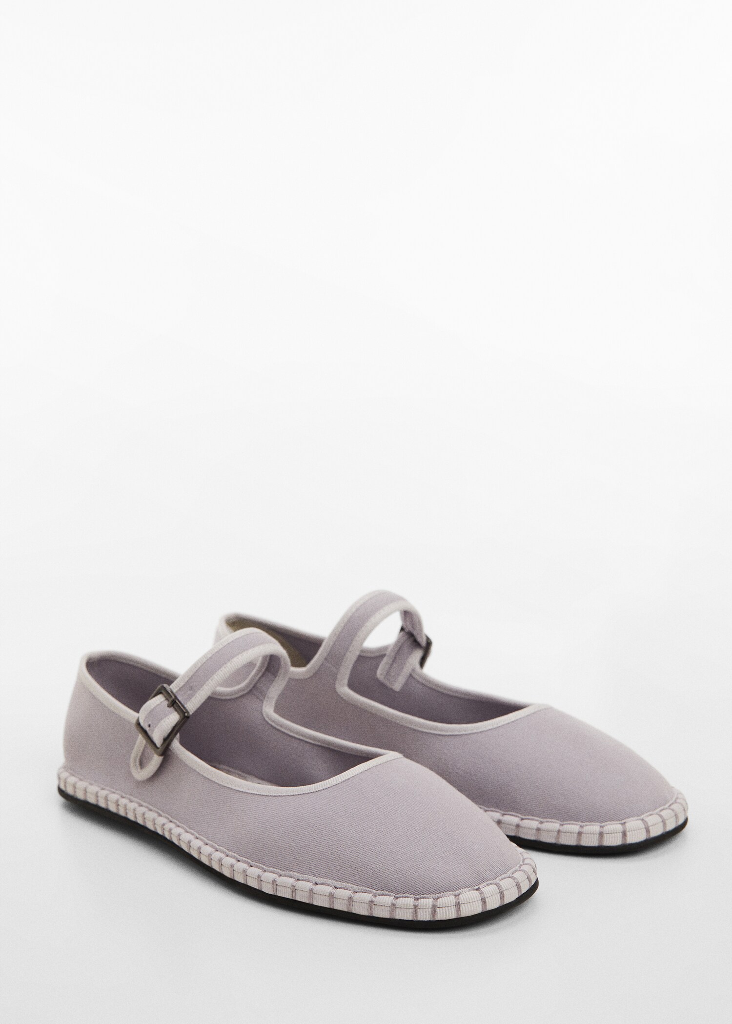 Ballerines brides - Plan moyen