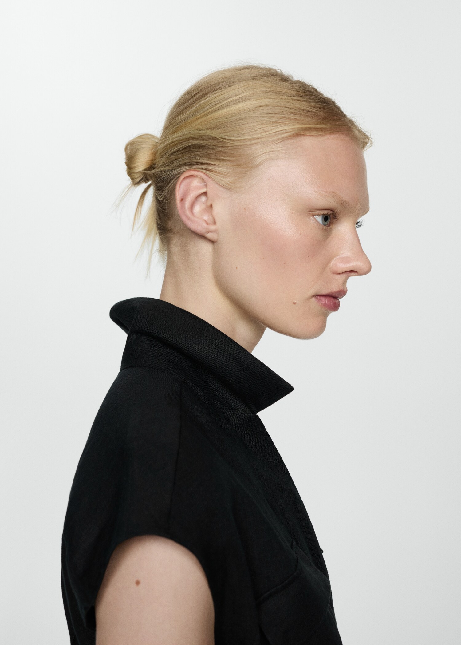 Cargo-style linen jumpsuit - Details of the article 1
