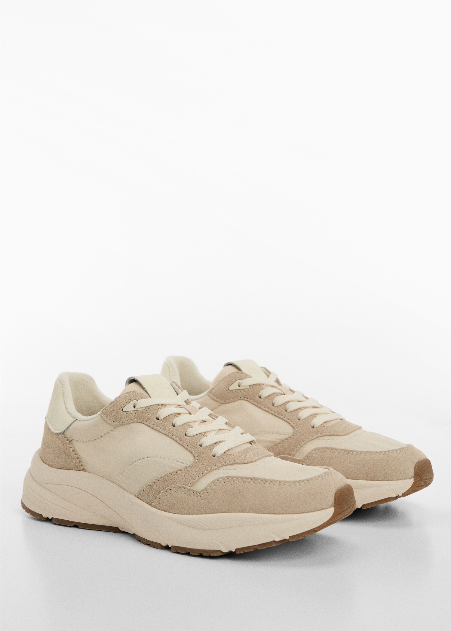Turnschuhe mit Ledereinsätzen - Mittlere Ansicht