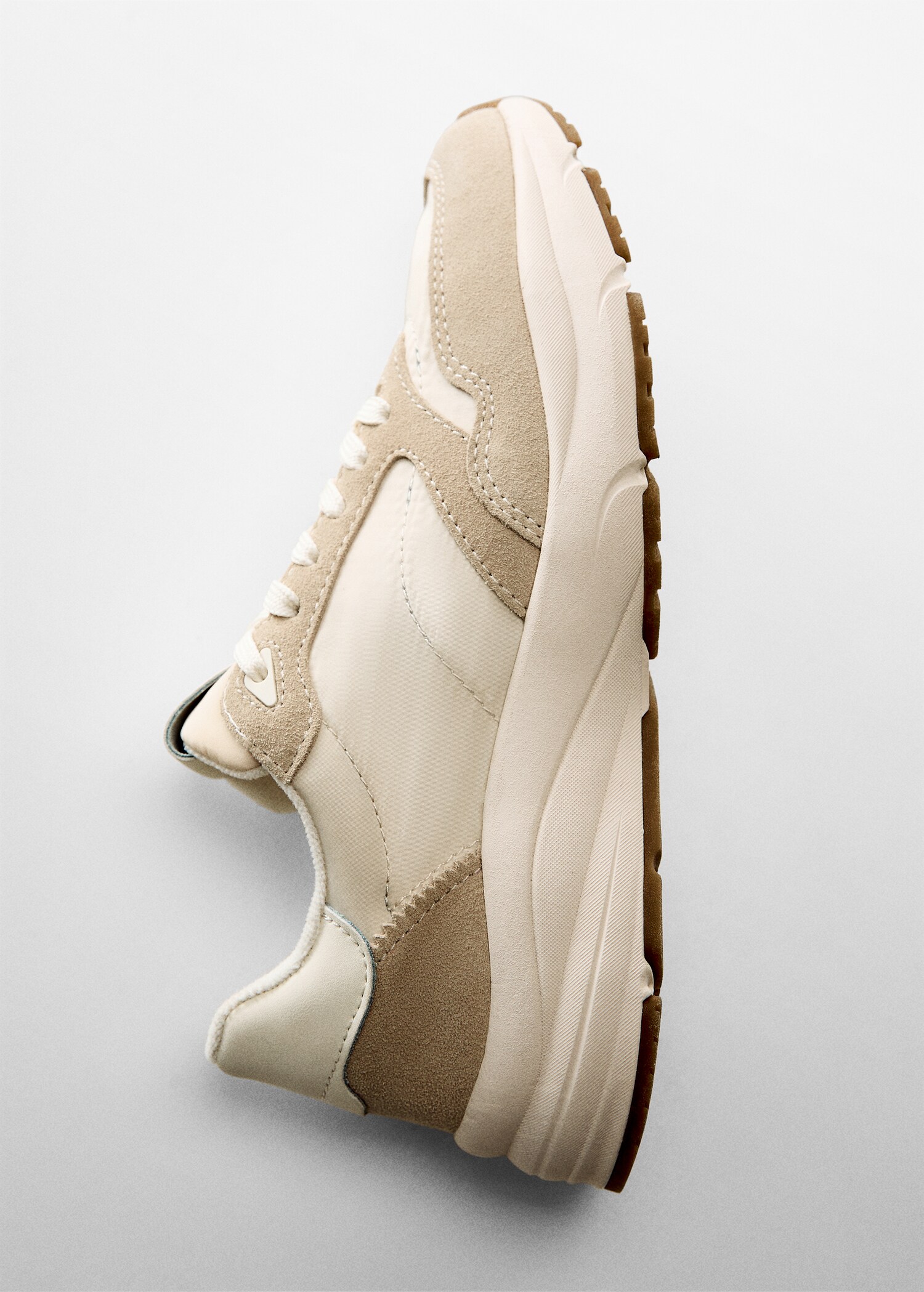 Turnschuhe mit Ledereinsätzen - Detail des Artikels 5