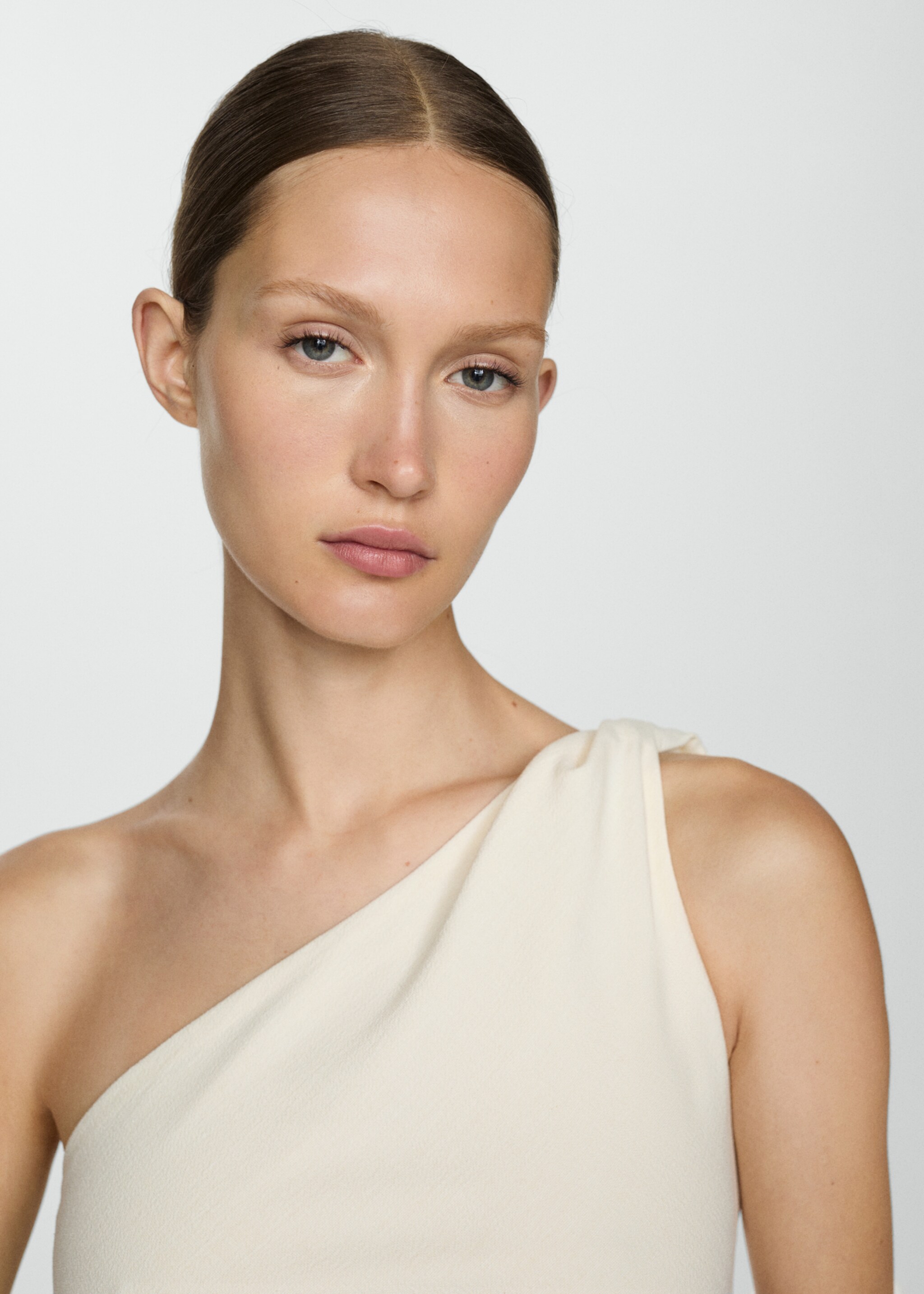 Asymmetrical textured top - Details of the article 1, Ecru. Ref: 67057121-00.