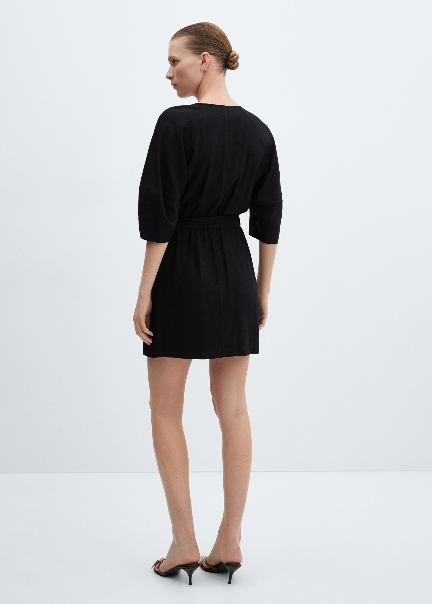Bow wrap dress - Reverse of the article