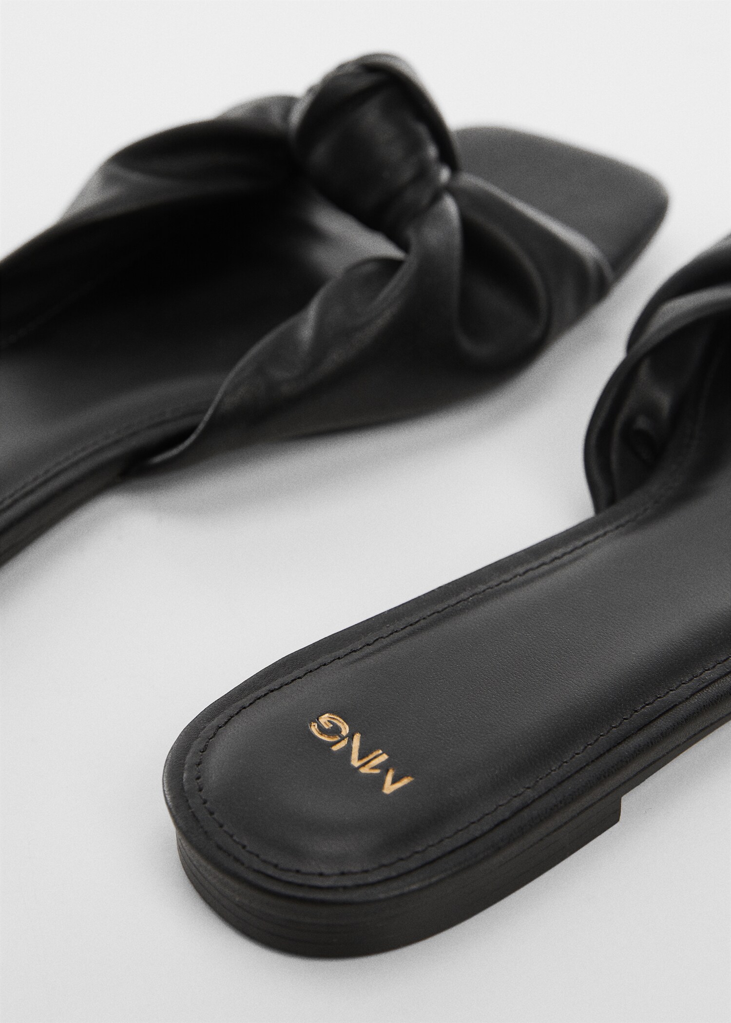 Square-toe sandals with knot detail - Details of the article 1