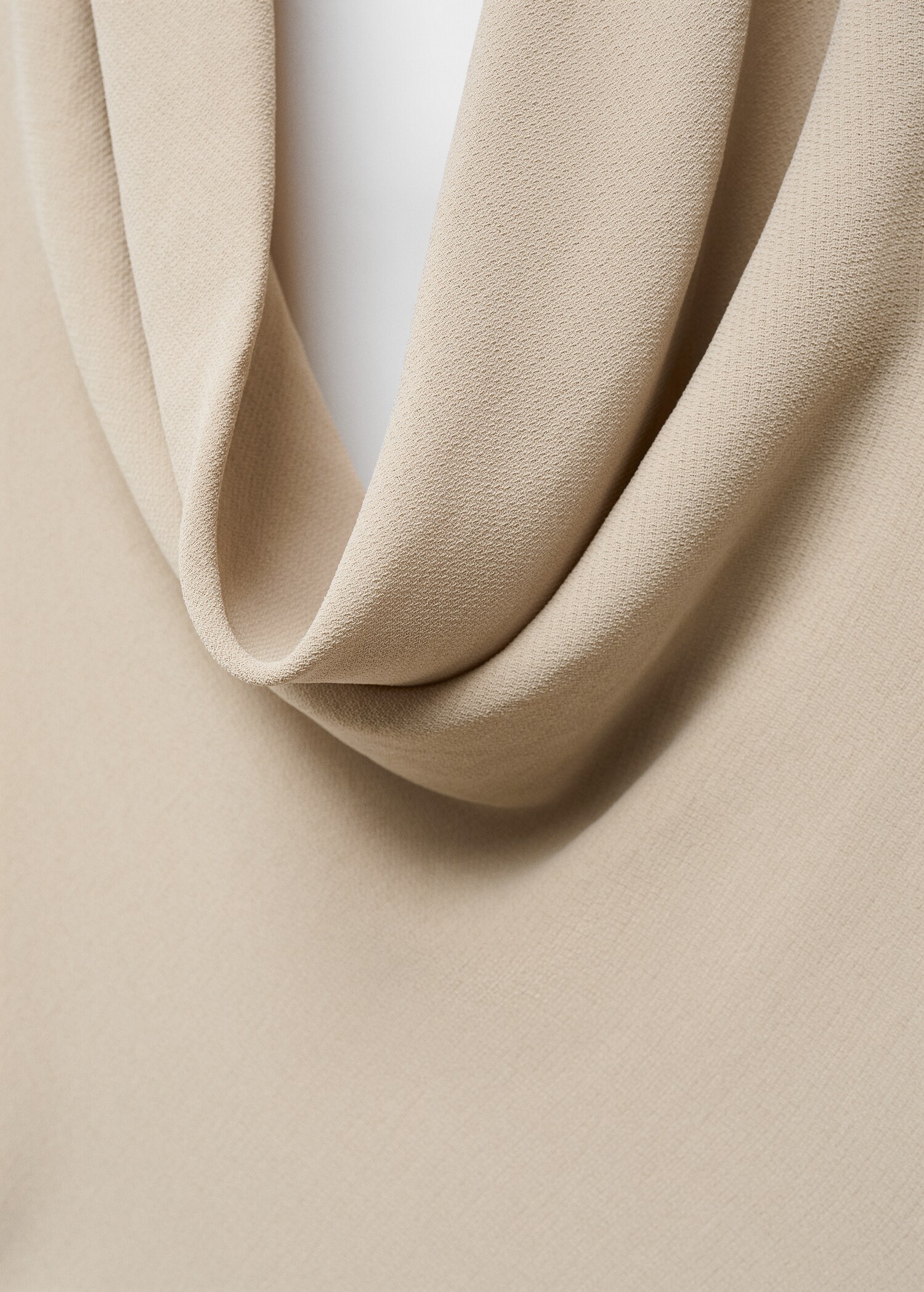 Halter dress with draped neckline - Details of the article 8