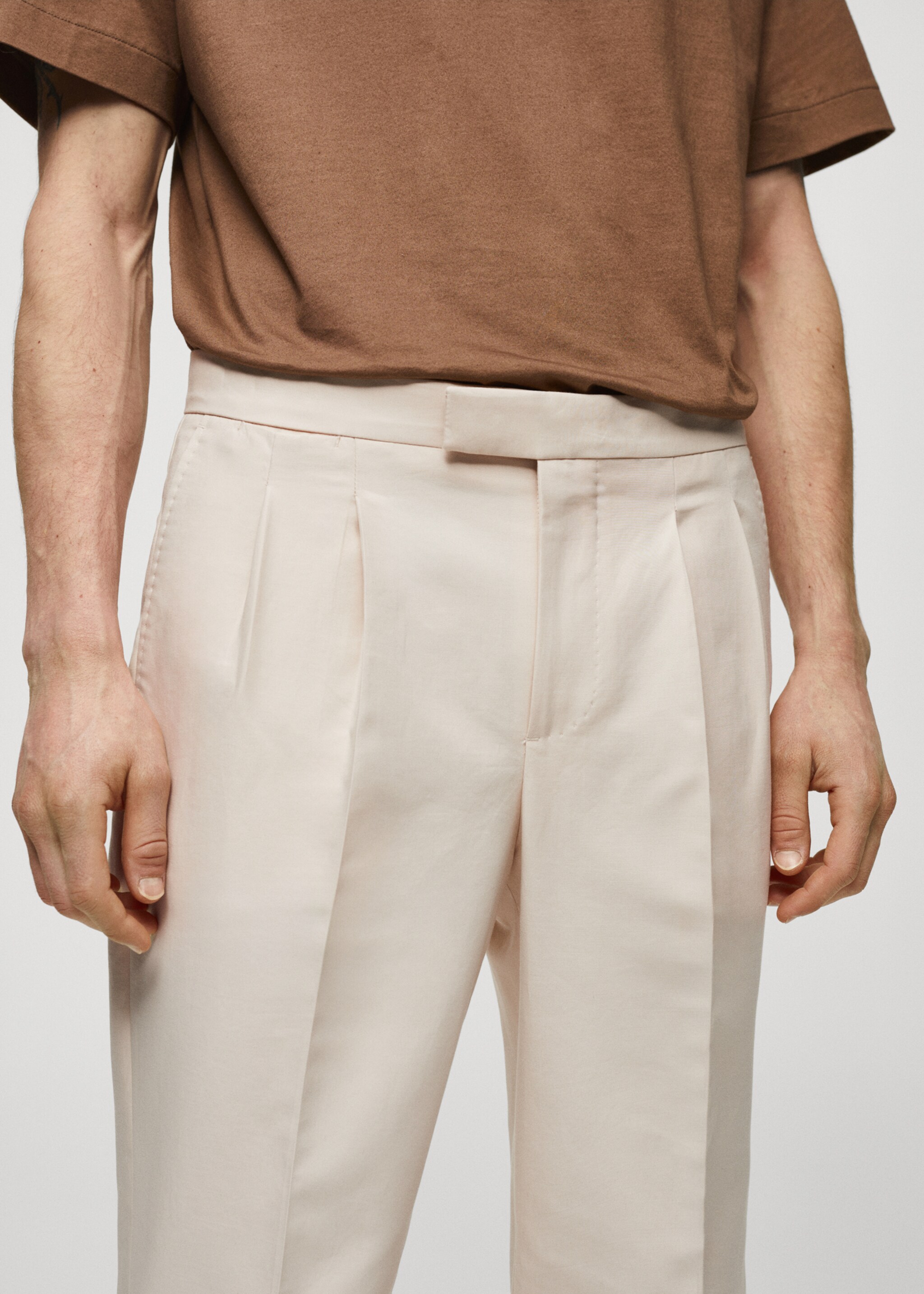 Calças de fato slim fit de 100% algodão com pinças - Pormenor do artigo 1, Cru. Ref: 67058267-00.