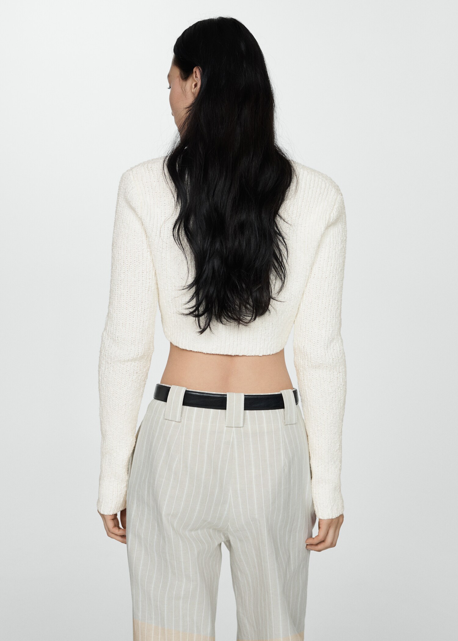 Strickjacke in Cropped-Länge - Rückseite des Artikels