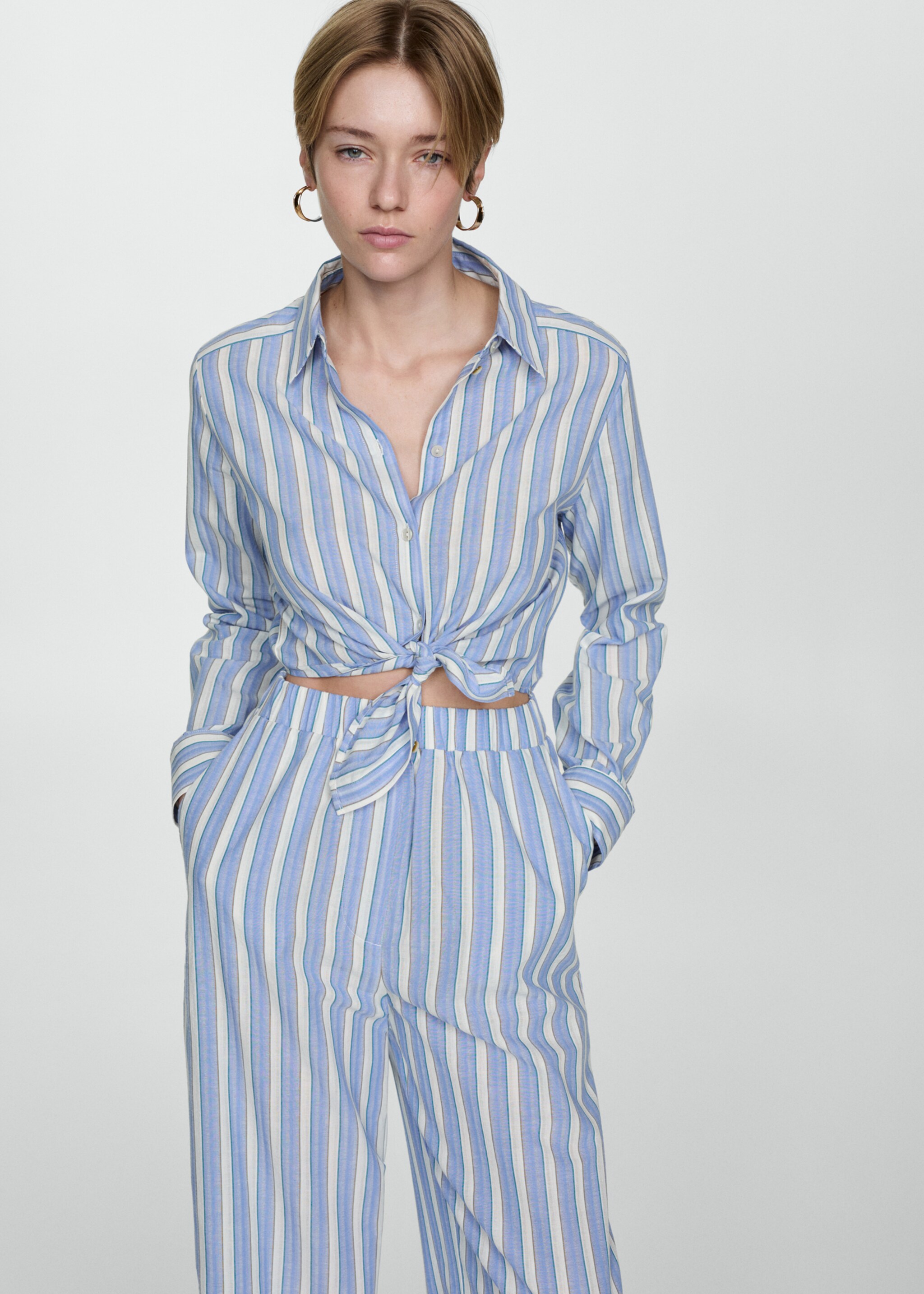 Gestreifter Hemdblusen-Jumpsuit - Mittlere Ansicht
