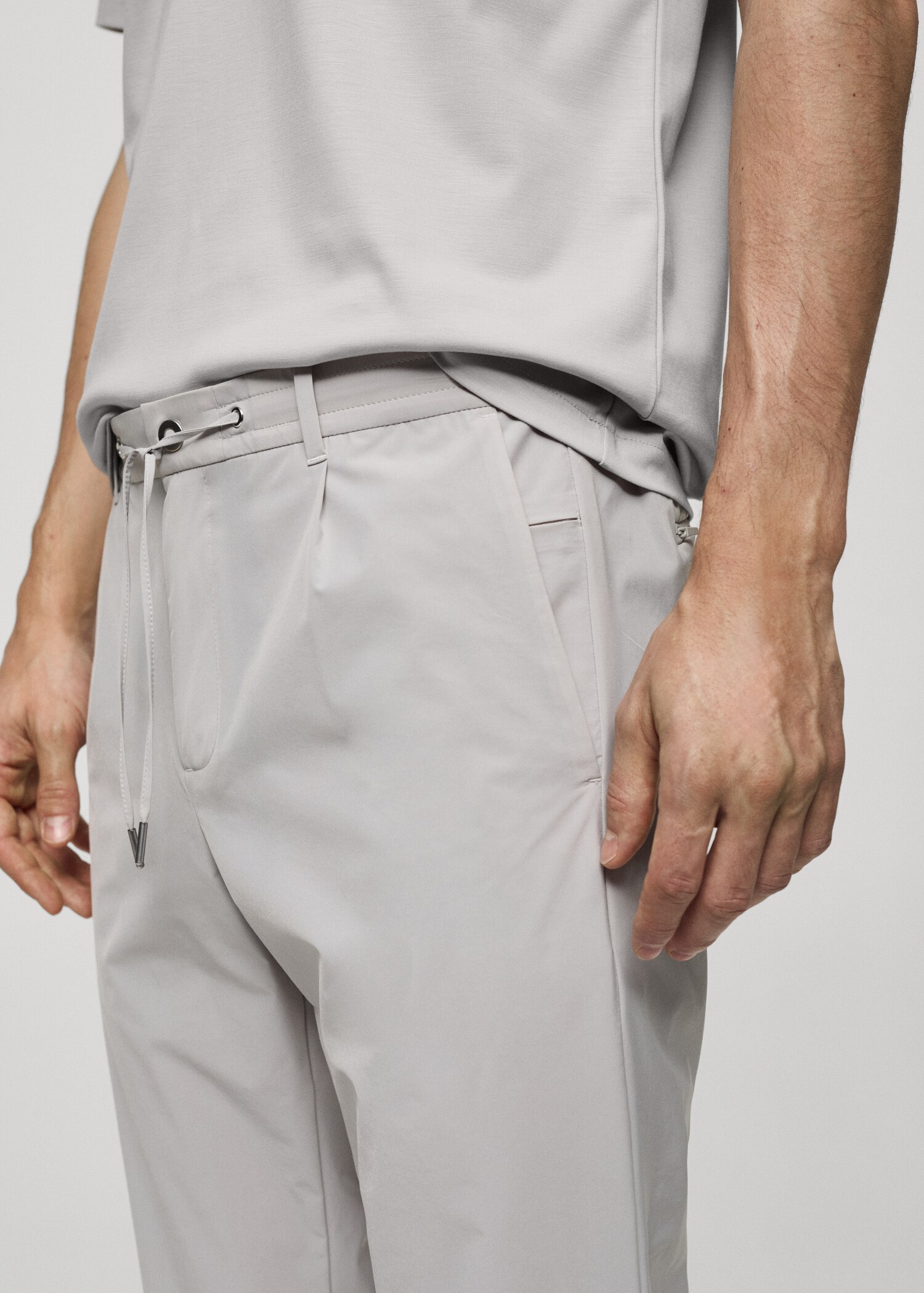 Wasserabweisende Hose mit Kordel - Detail des Artikels 1