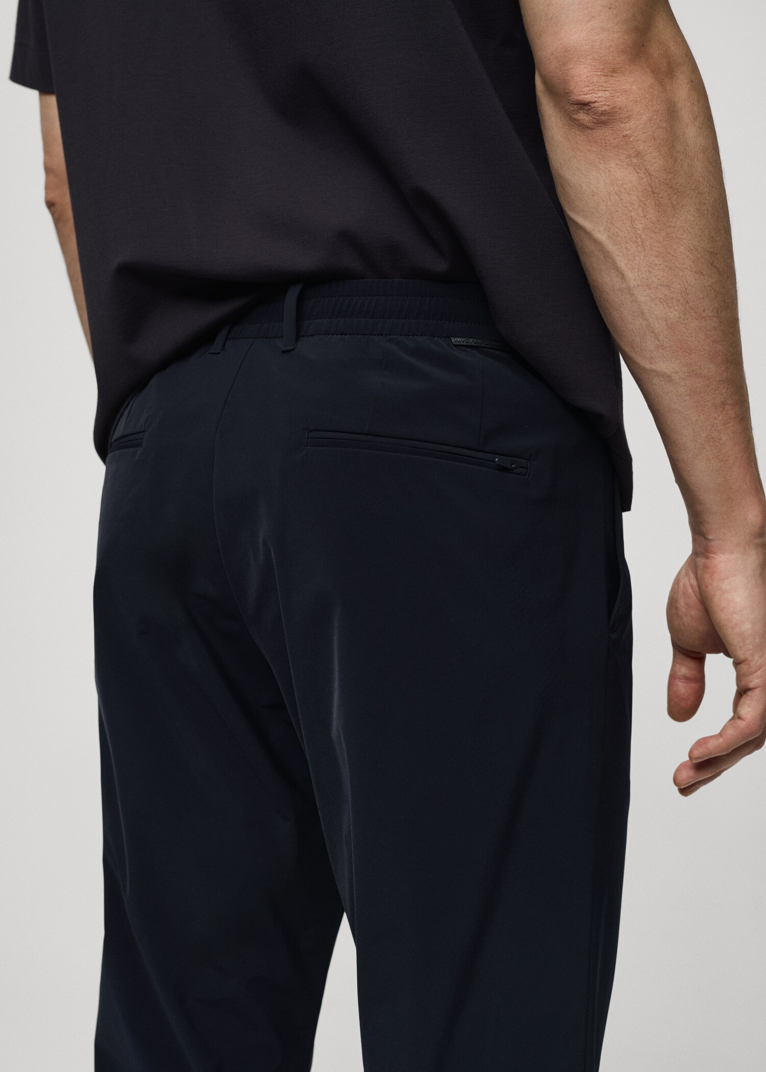 Wasserabweisende Hose mit Kordel - Detail des Artikels 6