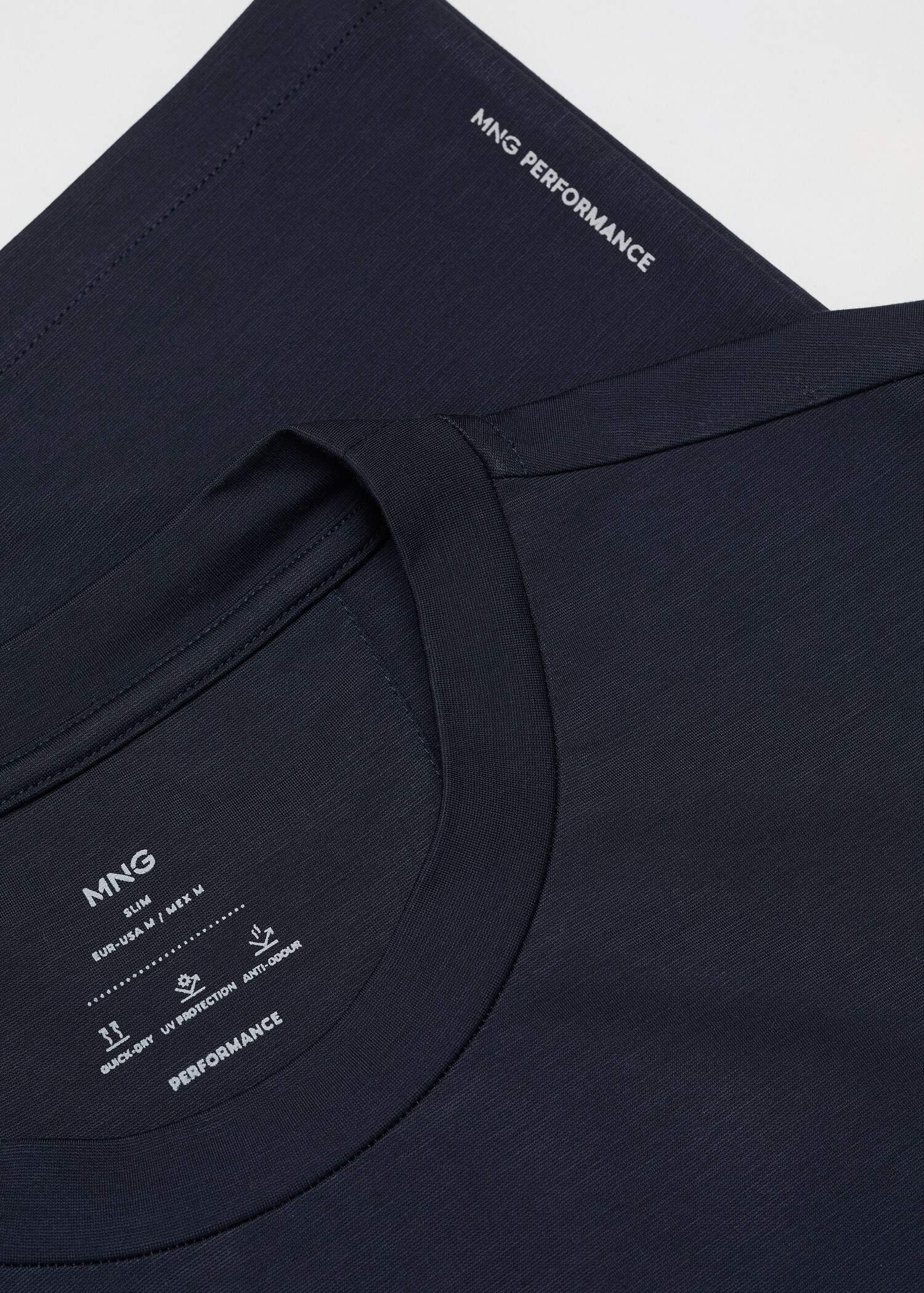 Slim fit t-shirt with pocket - Details of the article 0