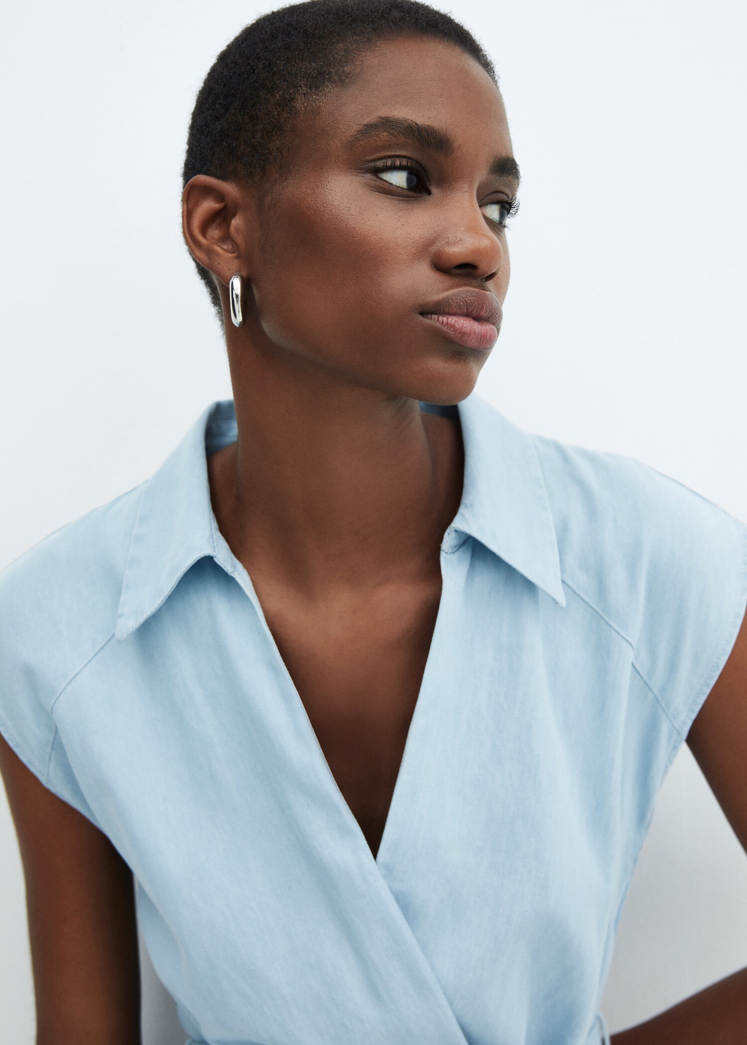 Jeans-Jumpsuit mit Gürtel - Detail des Artikels 1