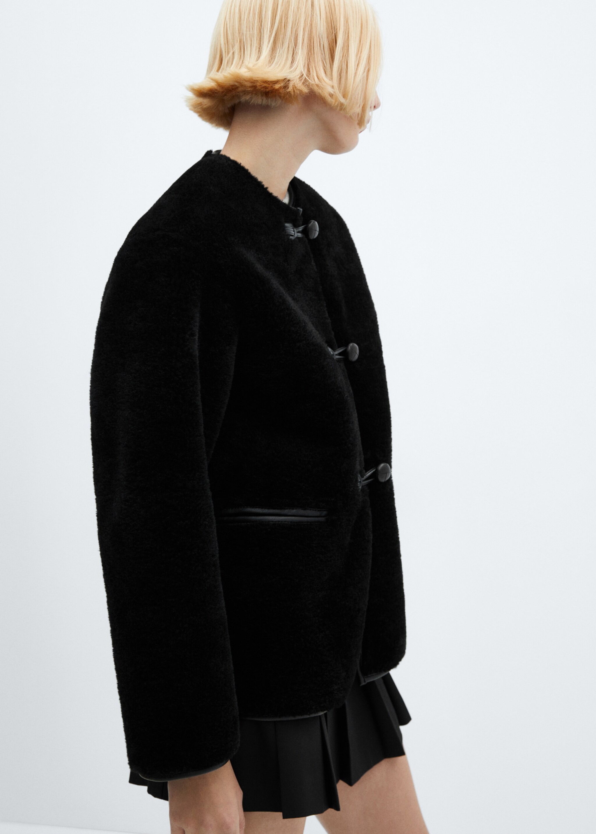 Manteau en imitation fourrure à ornements - Détail de l'article 6