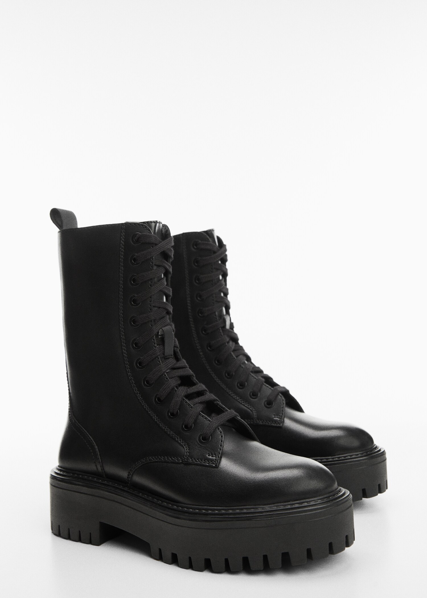 Leather boot with laces and track sole - Medium plane