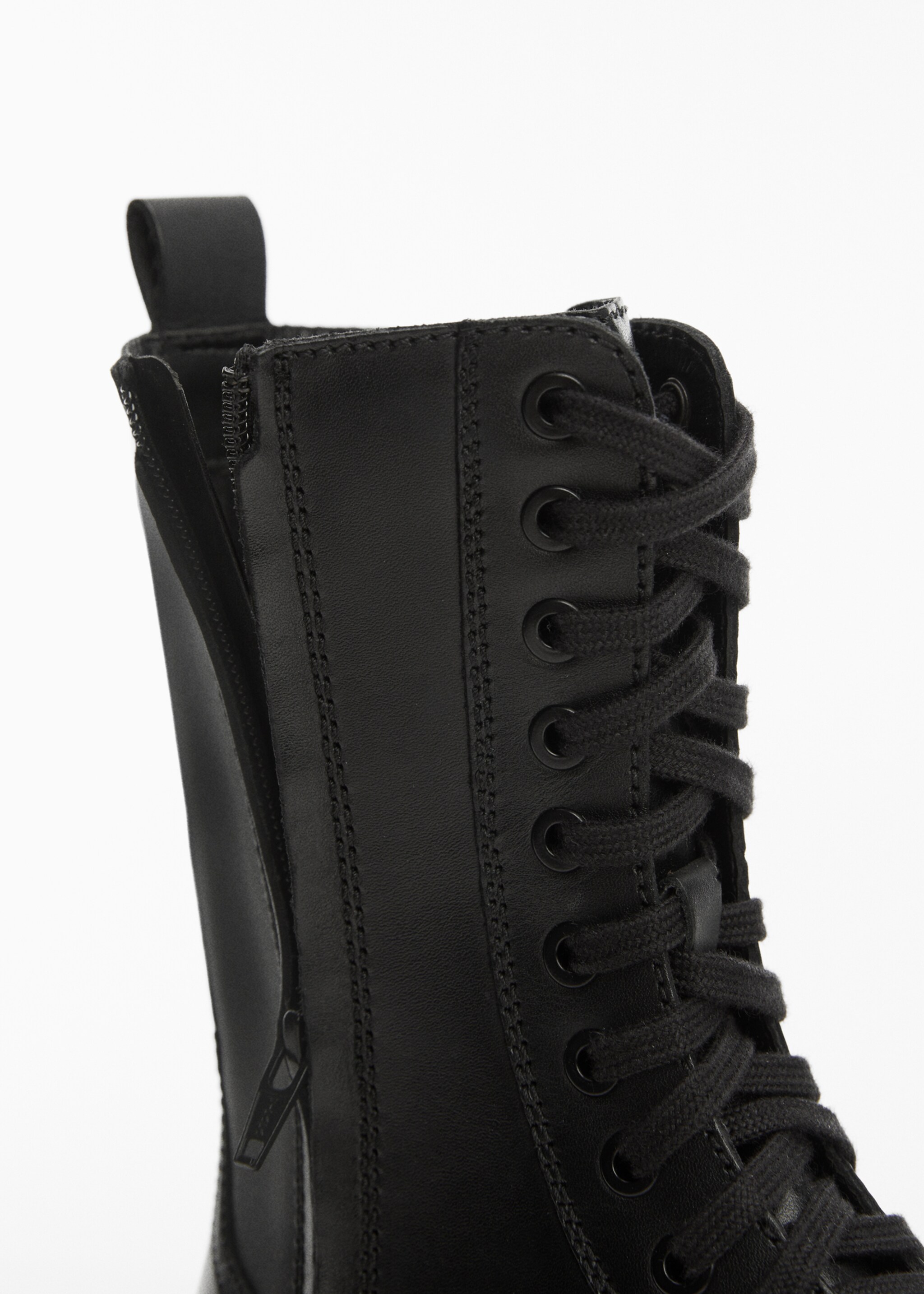 Leather boot with laces and track sole - Details of the article 2
