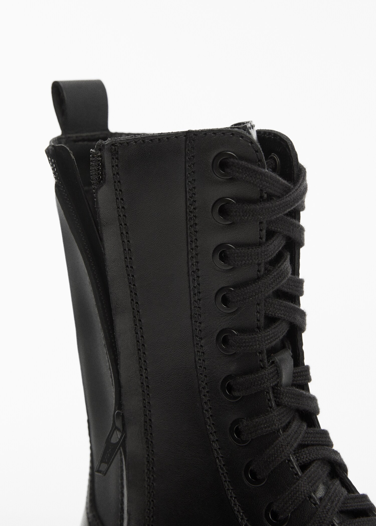 Leather boot with laces and track sole - Details of the article 2