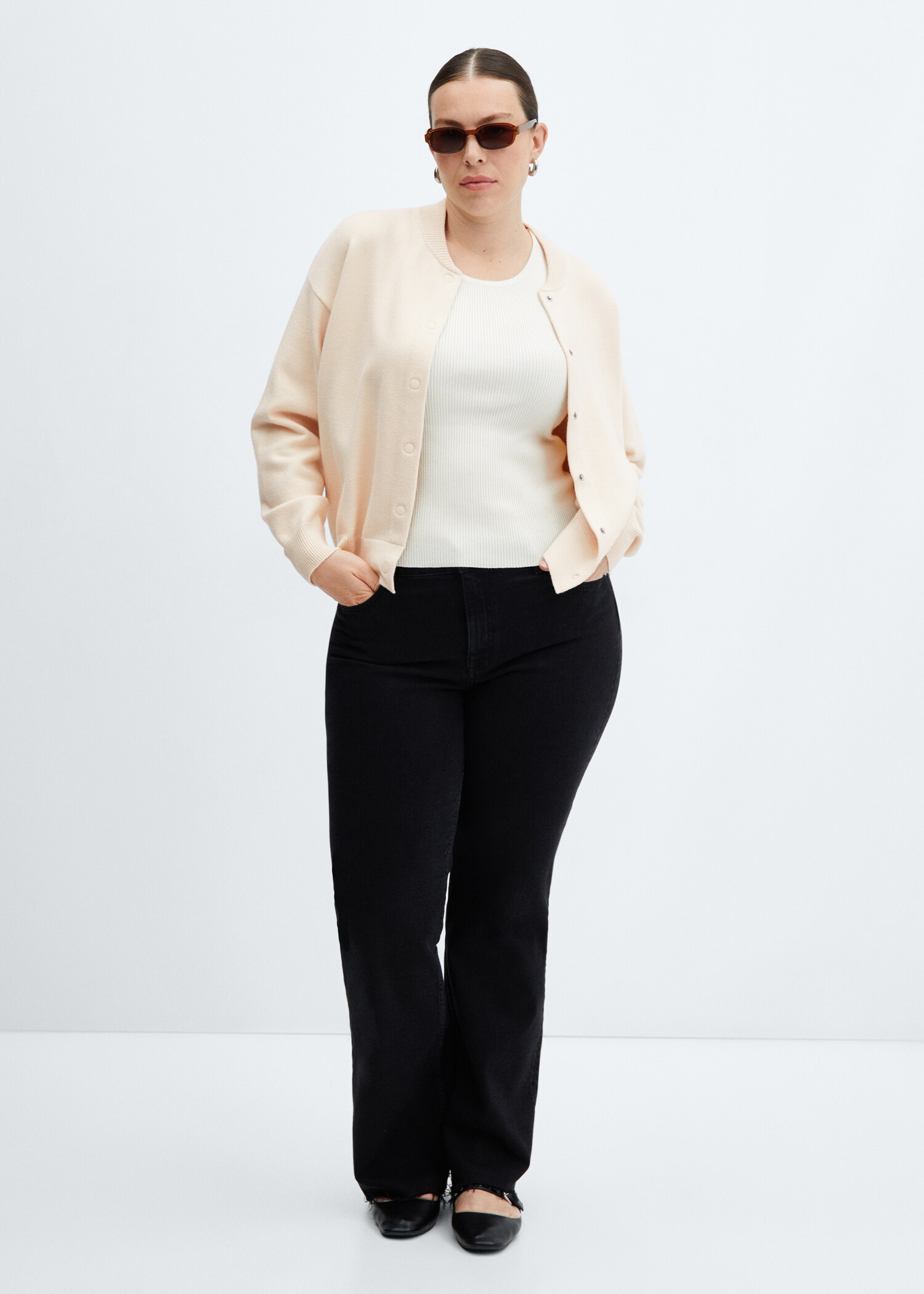 Knitted buttoned jacket - Details of the article 3