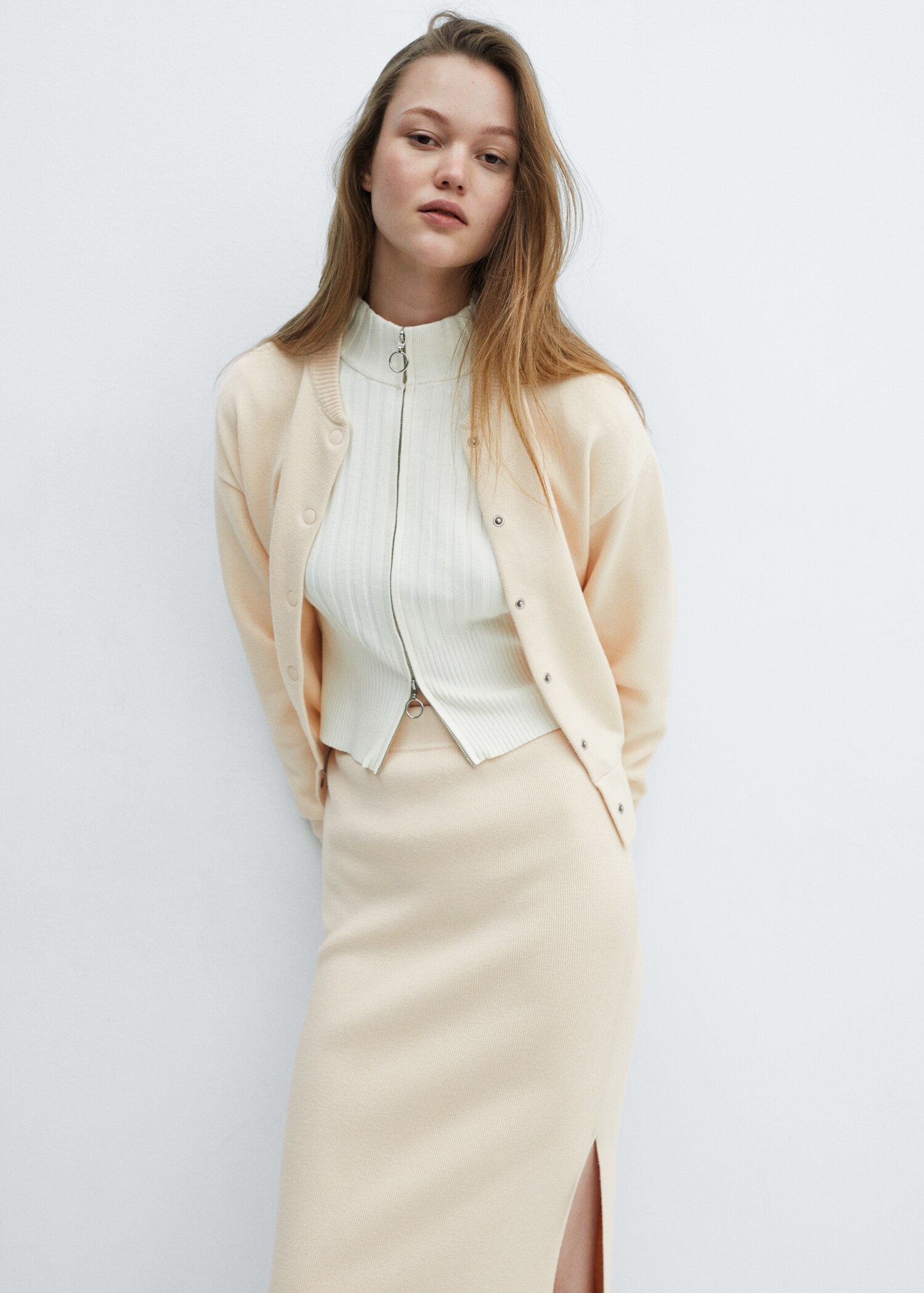 Knitted buttoned jacket - Details of the article 4